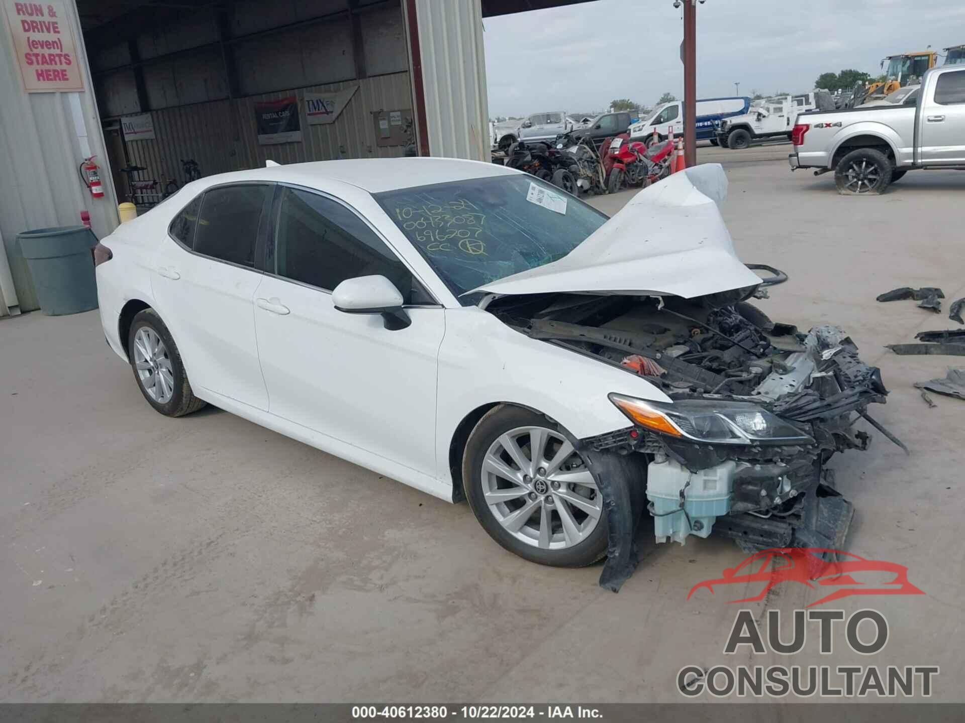 TOYOTA CAMRY 2022 - 4T1C11AK9NU696207