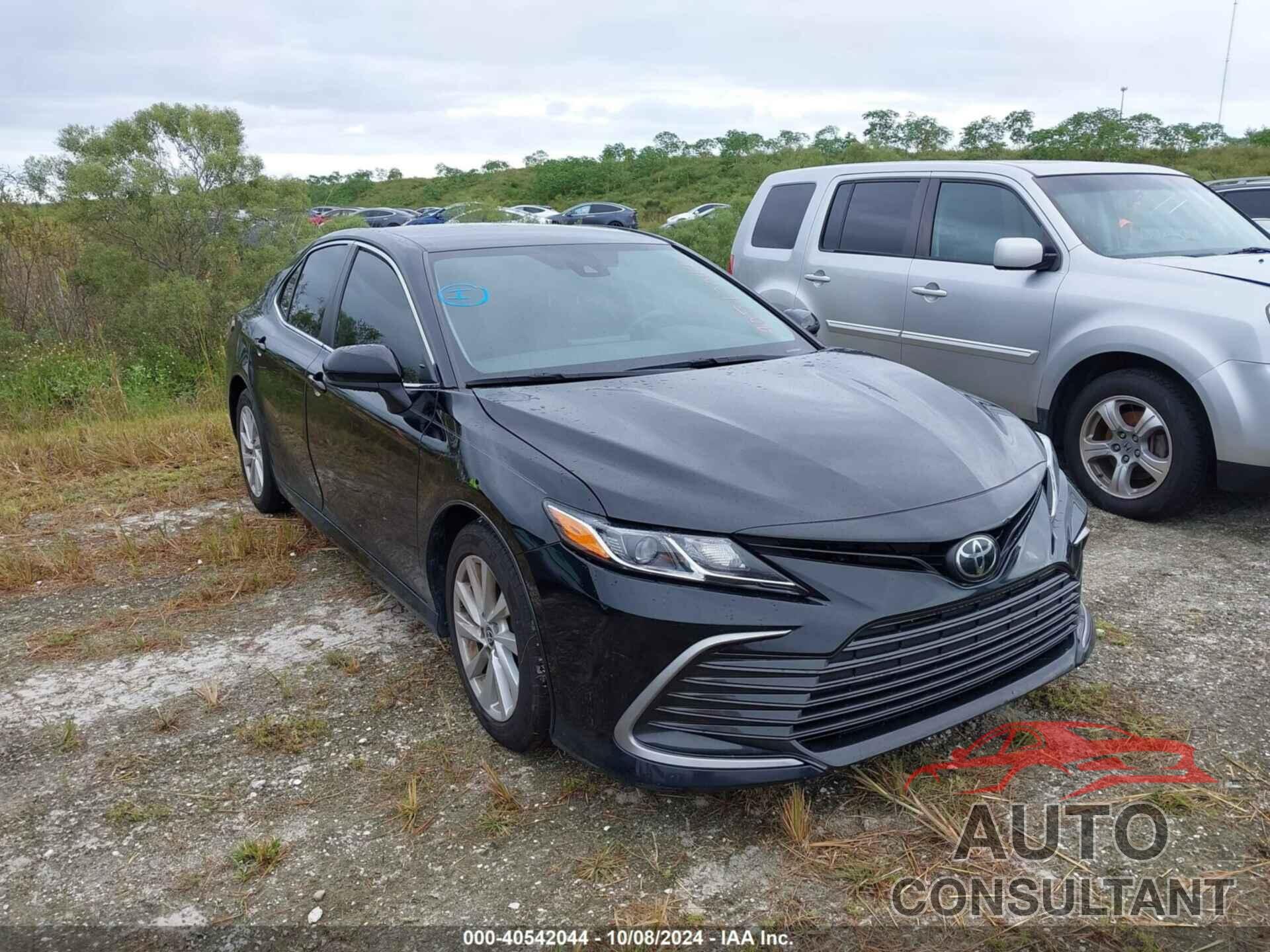 TOYOTA CAMRY 2022 - 4T1C11AK5NU659316