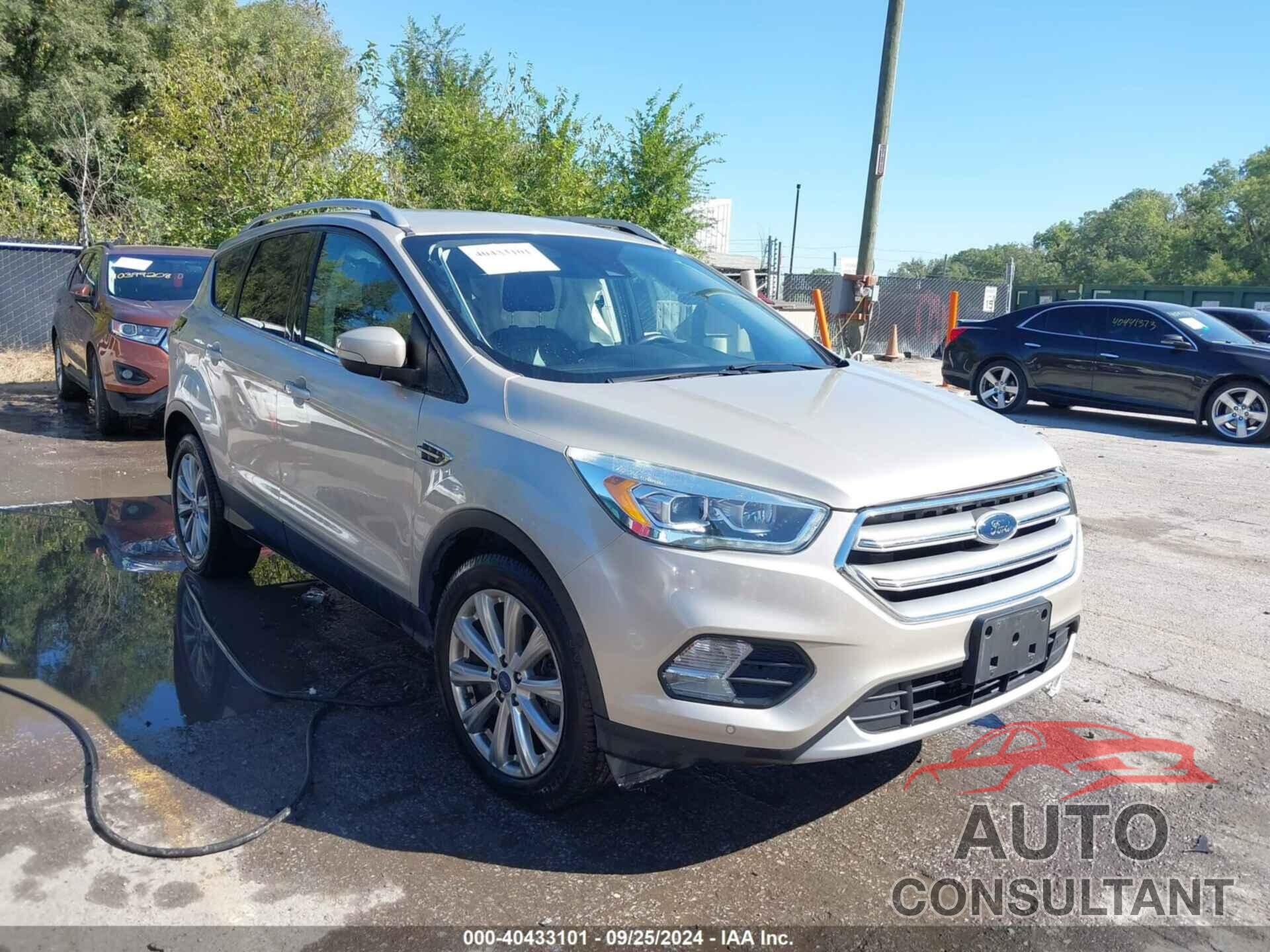 FORD ESCAPE 2017 - 1FMCU0J97HUC35557