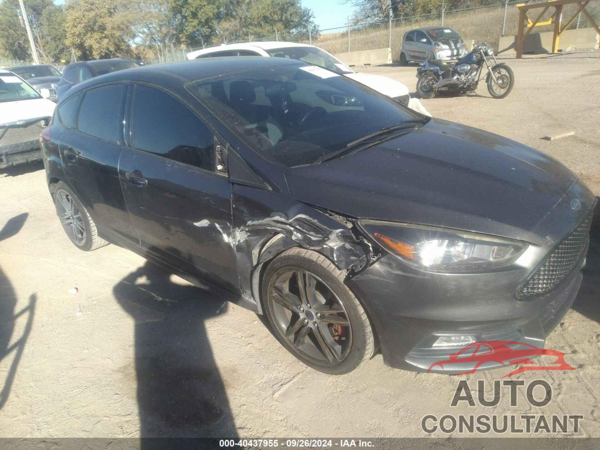 FORD FOCUS 2018 - 1FADP3L95JL301667