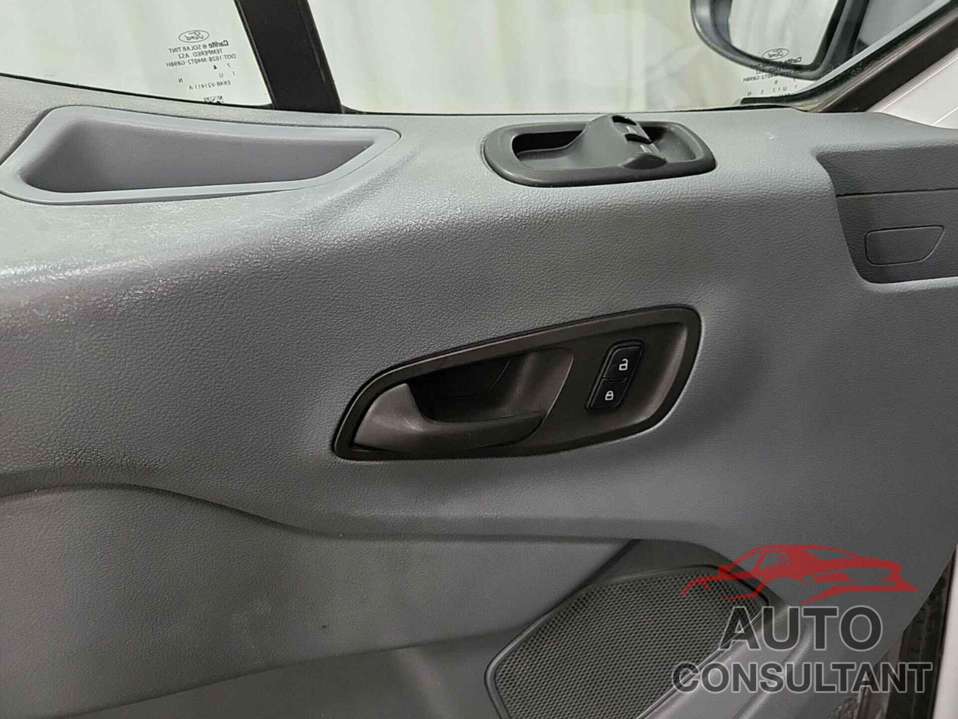 FORD TRANSIT-150 2017 - 1FTYE1YM9HKA82506