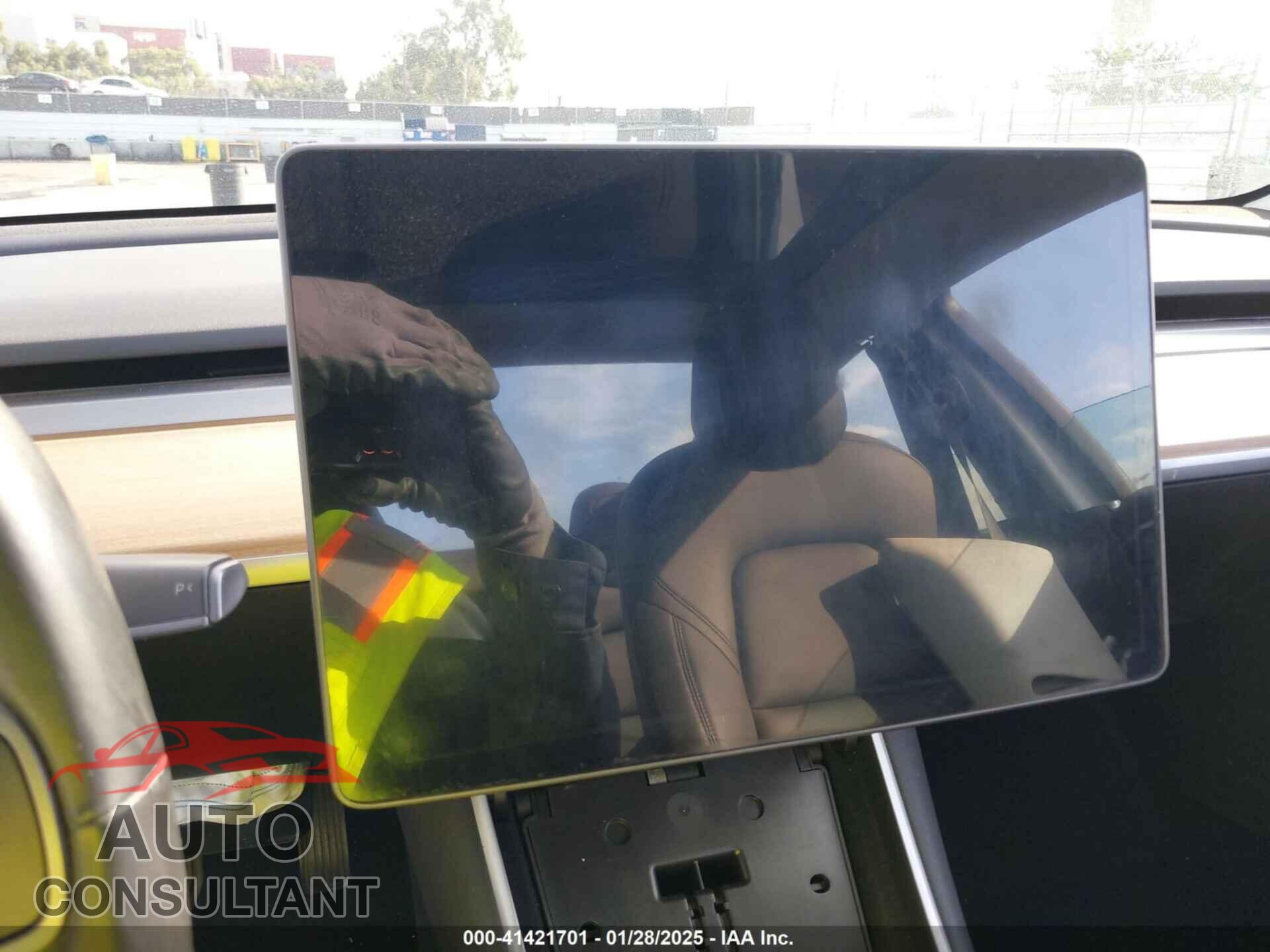 TESLA MODEL 3 2018 - 5YJ3E1EA8JF041002