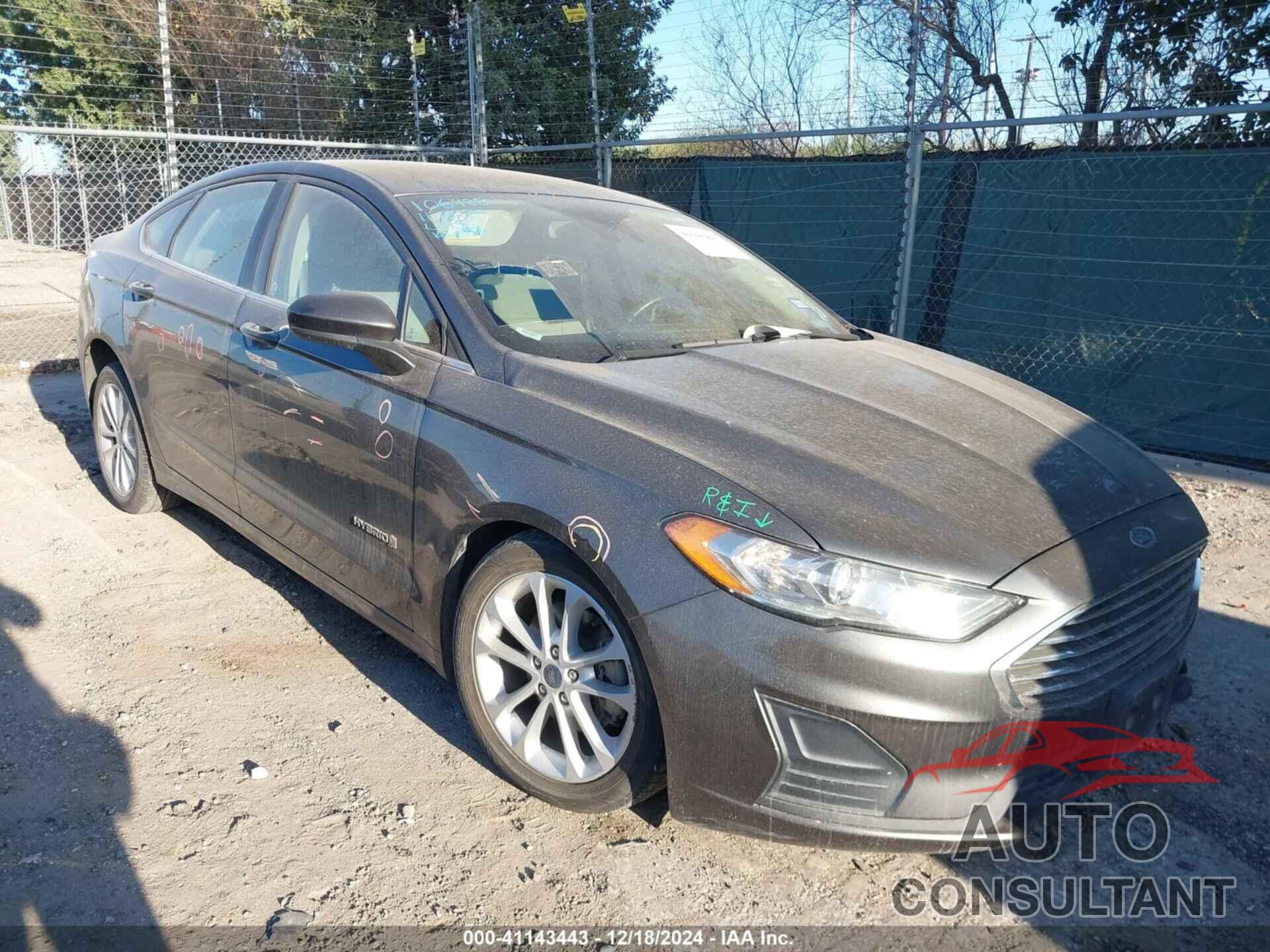 FORD FUSION HYBRID 2019 - 3FA6P0LU0KR188418