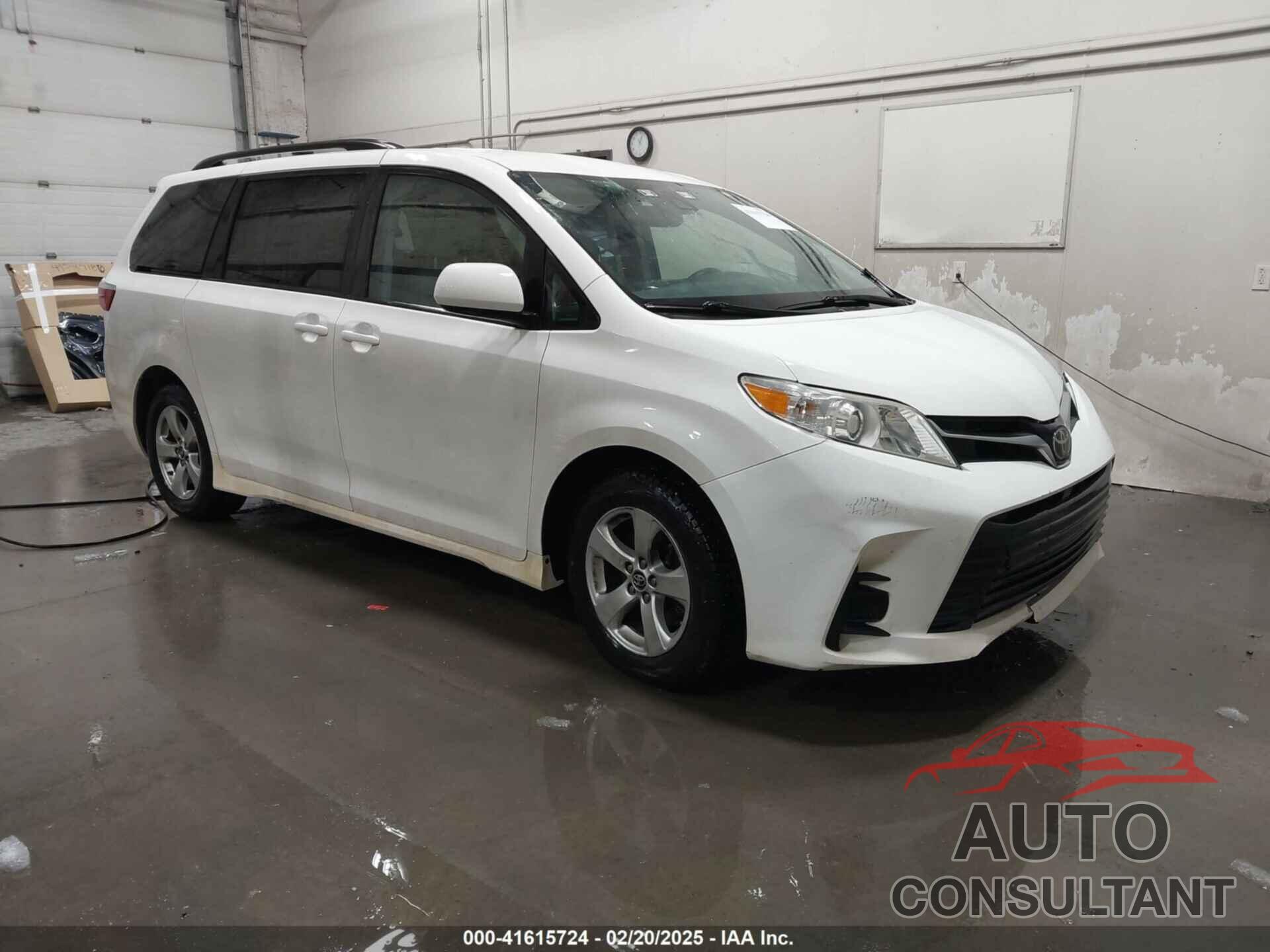 TOYOTA SIENNA 2018 - 5TDKZ3DC4JS922290