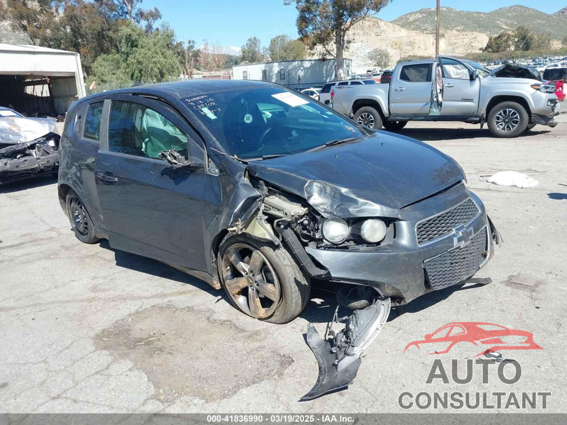 CHEVROLET SONIC 2015 - 1G1JG6SB7F4129087