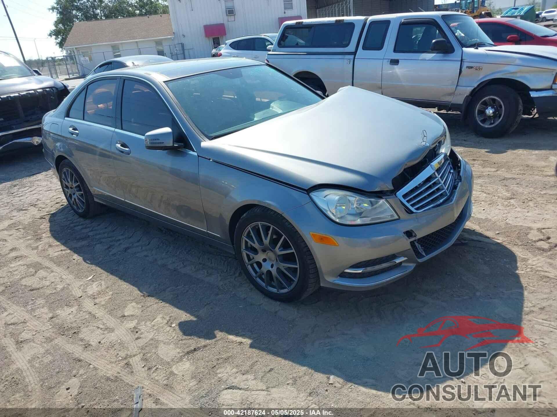 MERCEDES-BENZ C 300 2012 - WDDGF8BB9CR197914