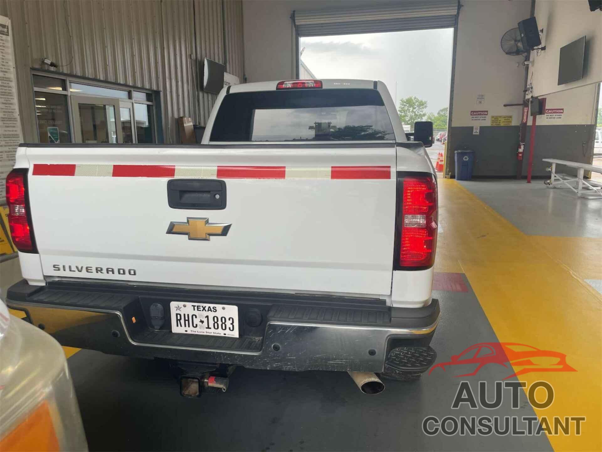 CHEVROLET SILVERADO 2018 - 1GC1KUEG9JF237399