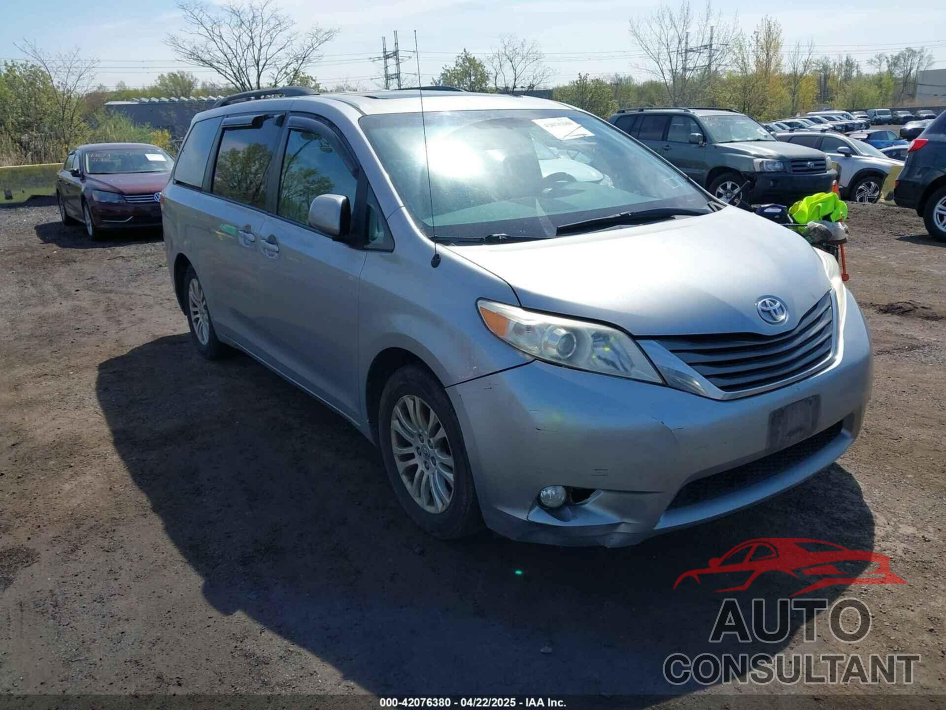 TOYOTA SIENNA 2011 - 5TDYK3DC1BS142229