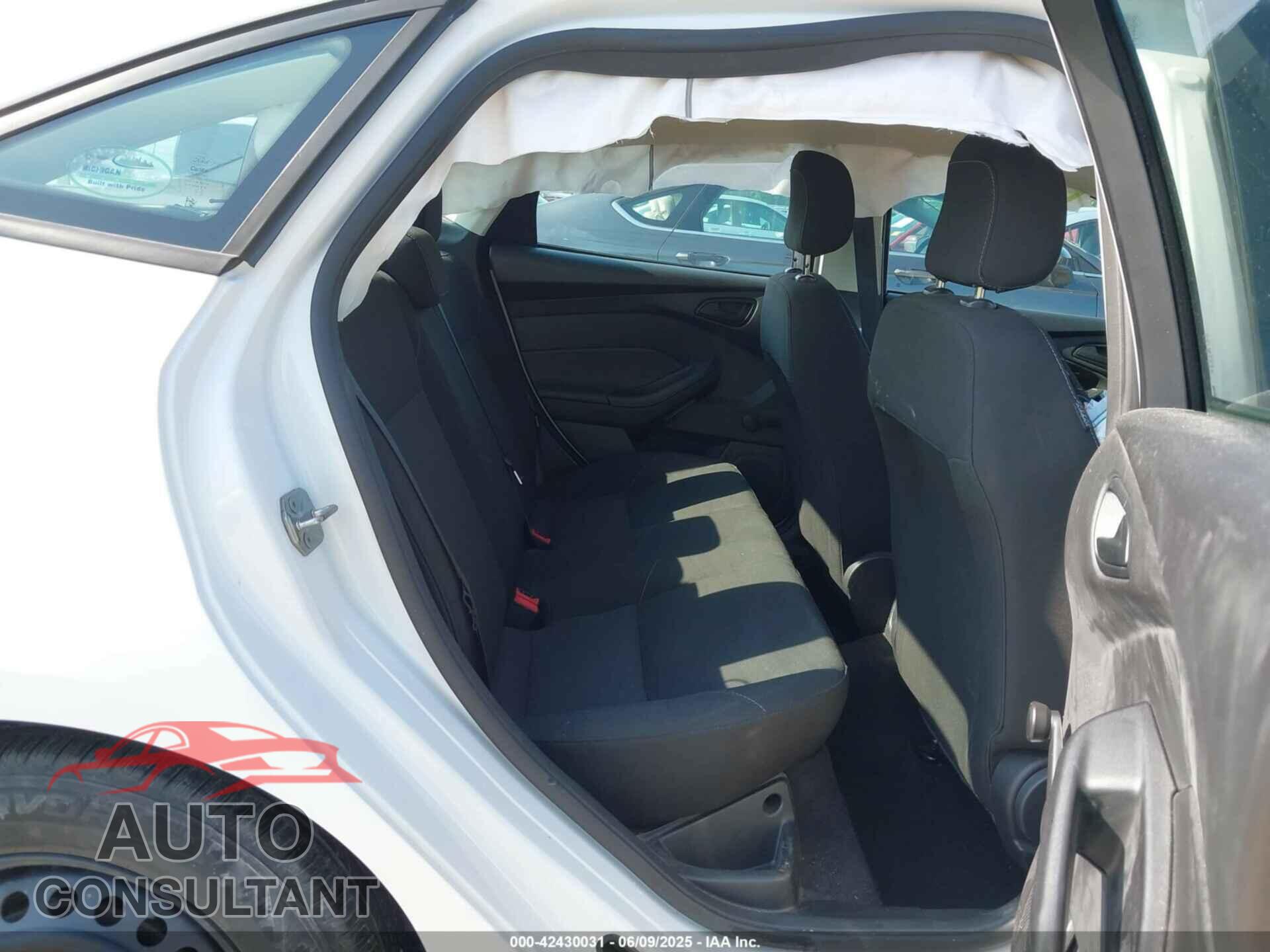 FORD FOCUS 2017 - 1FADP3E25HL299512