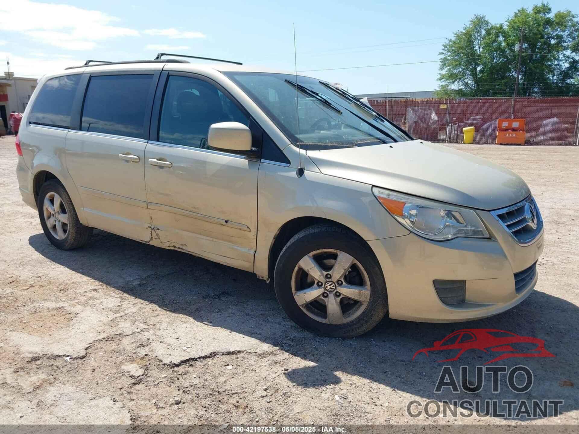 VOLKSWAGEN ROUTAN 2011 - 2V4RW3DG6BR717225