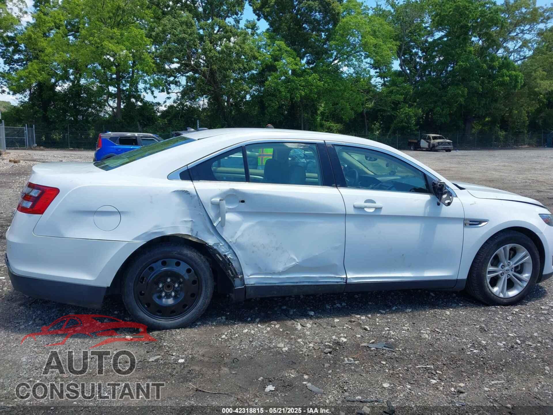 FORD TAURUS 2017 - 1FAHP2E87HG112215