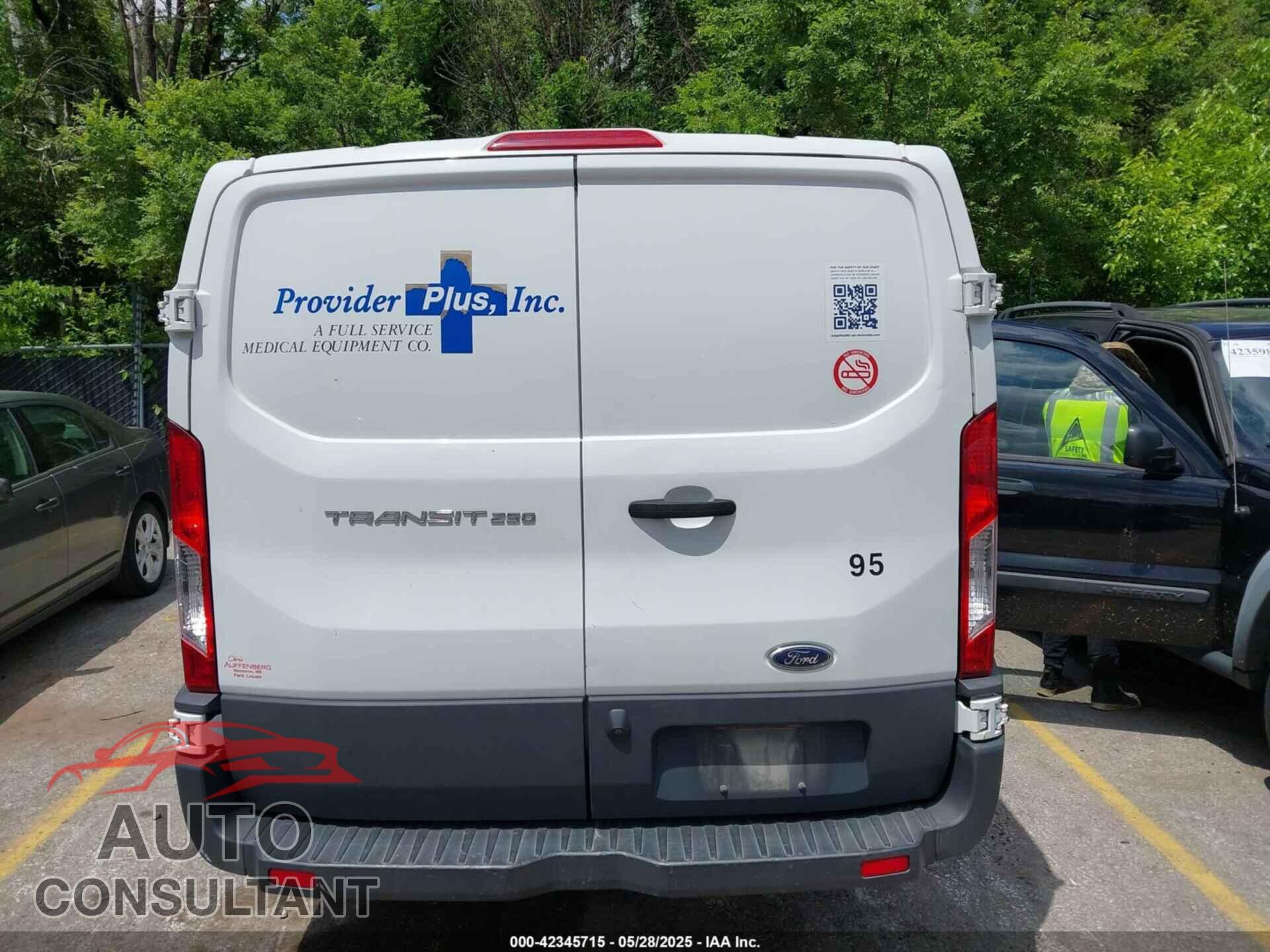FORD TRANSIT-250 2017 - 1FTYR1ZM8HKB53620