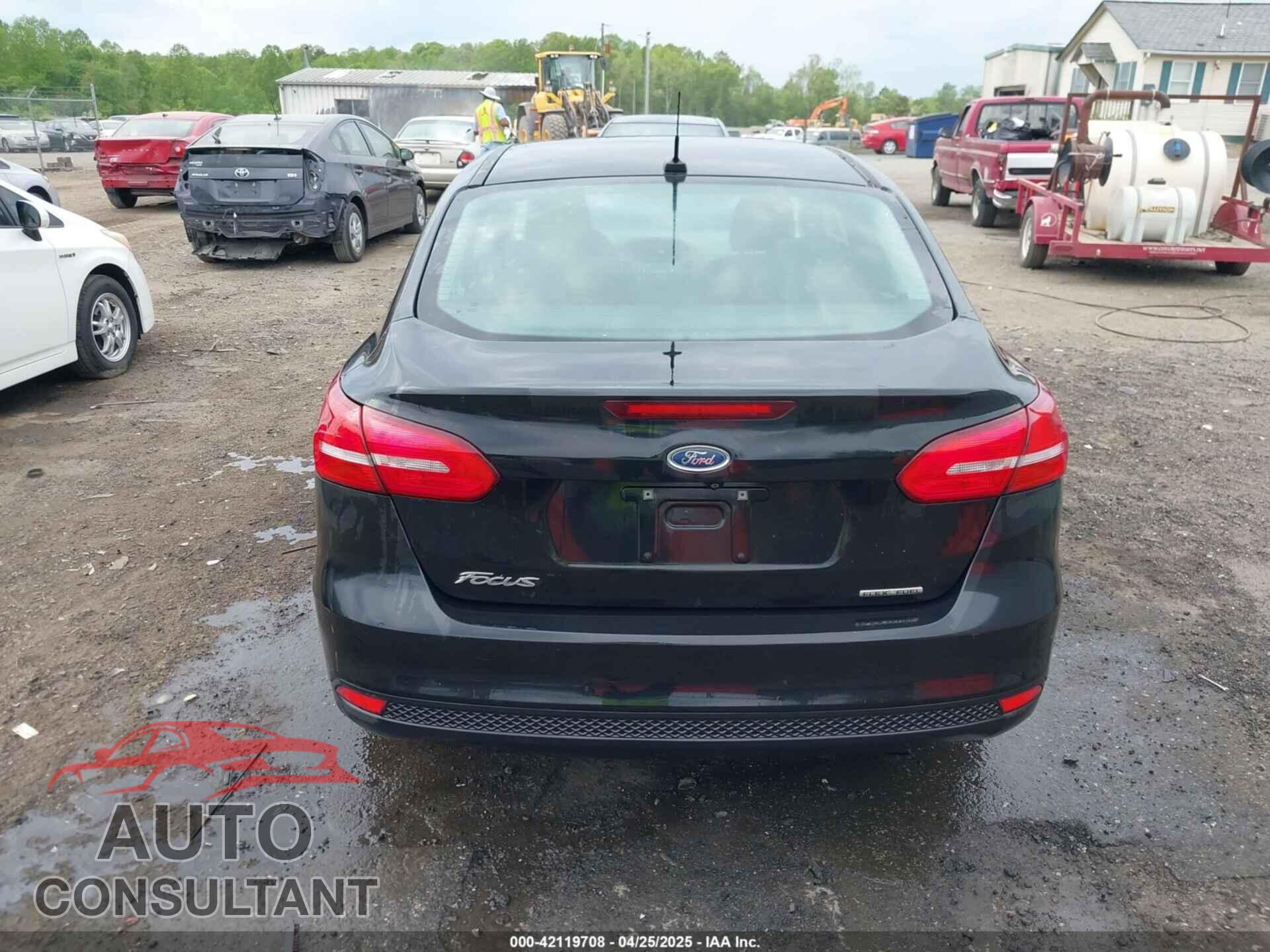 FORD FOCUS 2015 - 1FADP3E21FL312057