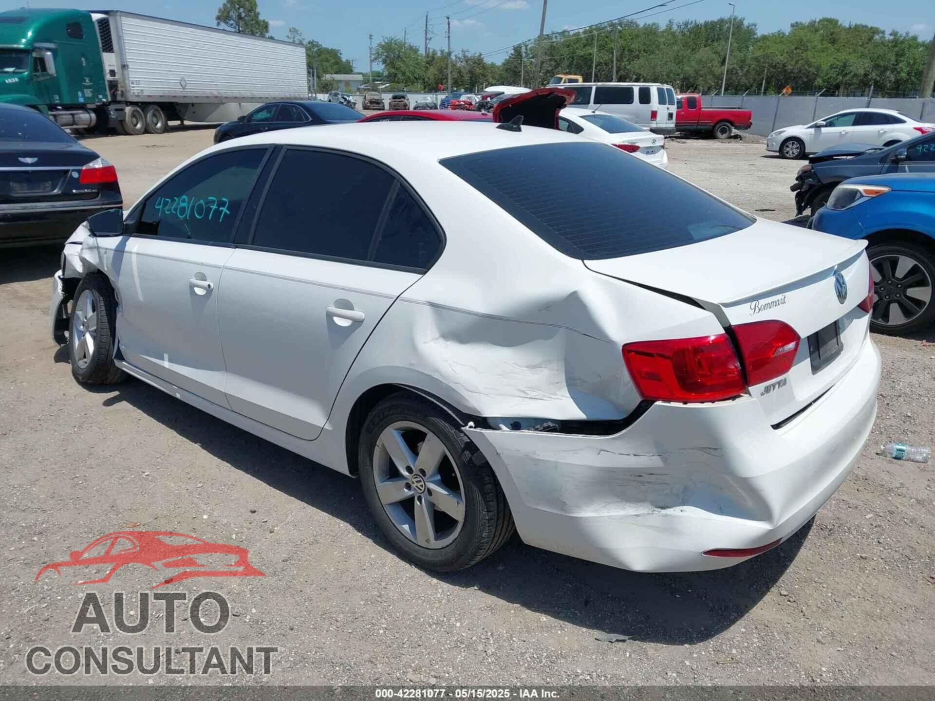 VOLKSWAGEN JETTA 2012 - 3VWLL7AJ5CM417536