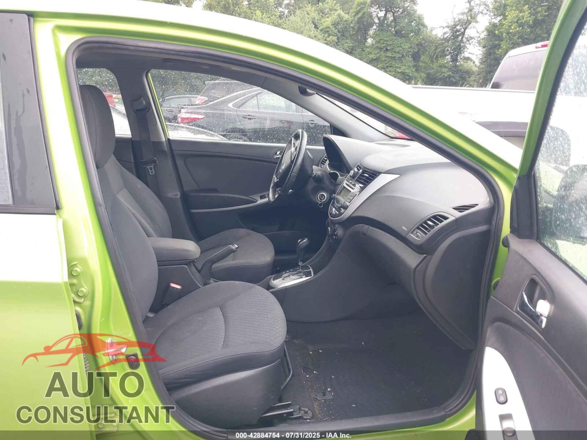 HYUNDAI ACCENT 2013 - KMHCU5AE1DU092402