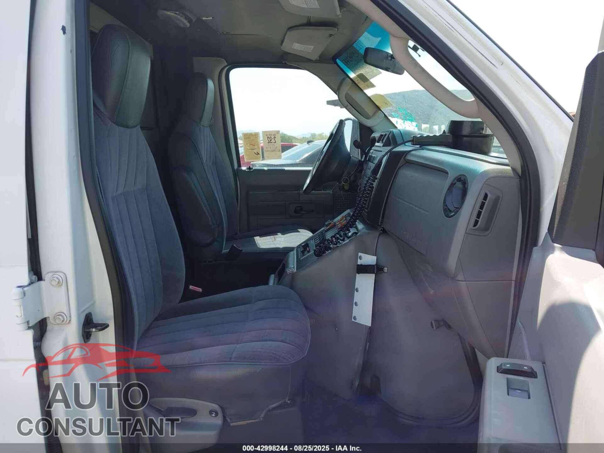 FORD E-350 SUPER DUTY 2010 - 1FDSS3EP2ADA31198