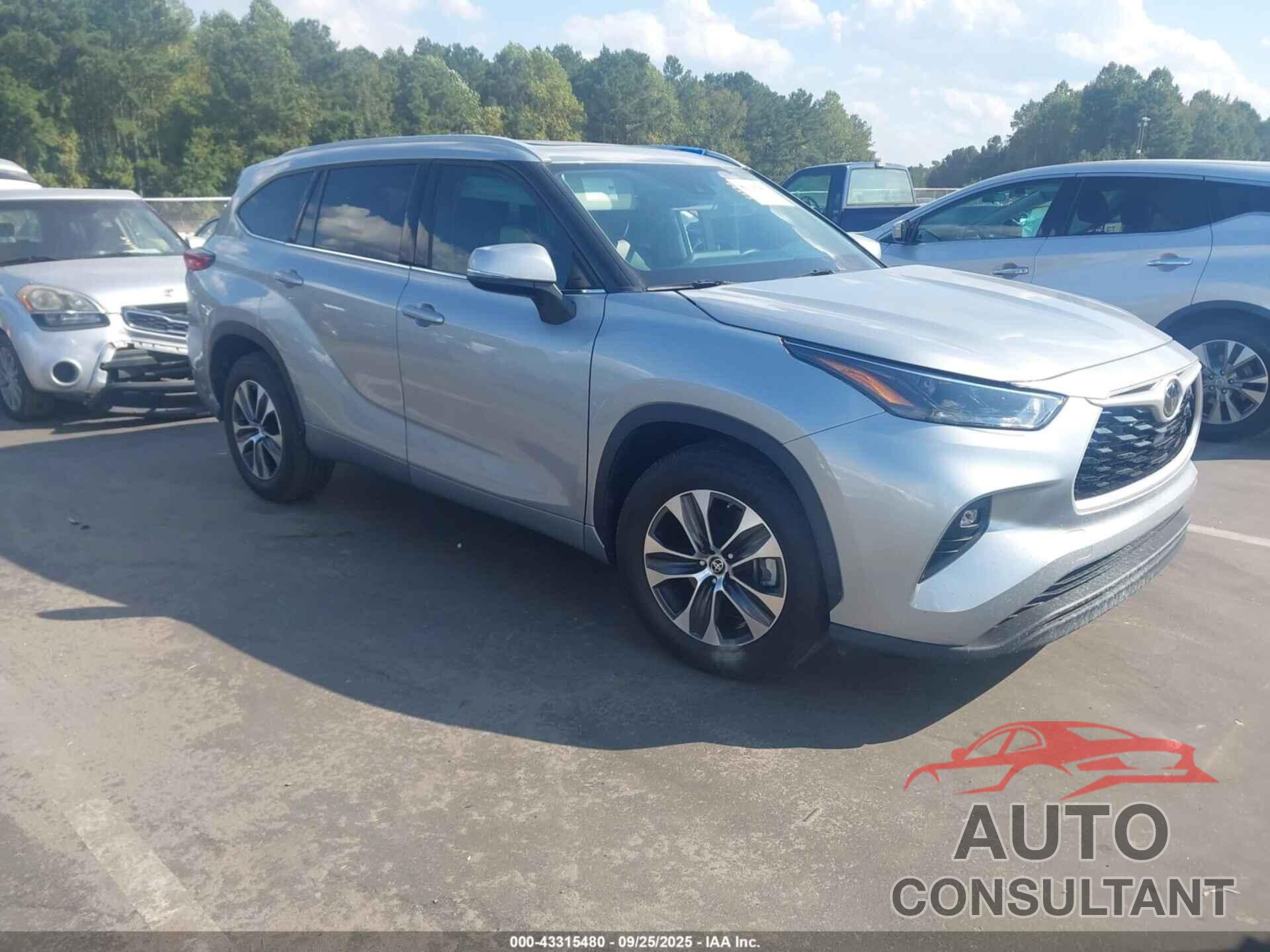 TOYOTA HIGHLANDER 2022 - 5TDGZRAH0NS092034