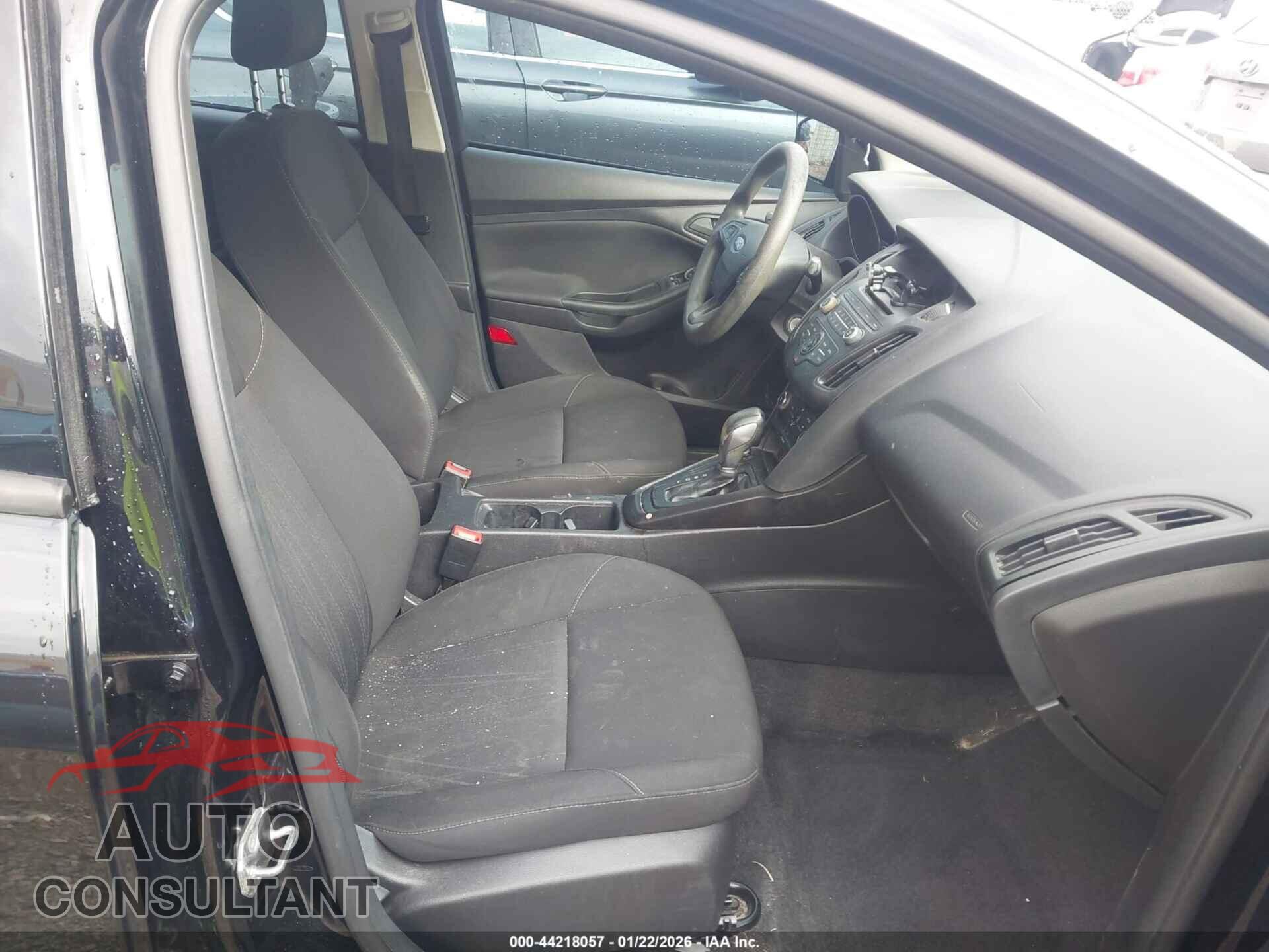 FORD FOCUS 2017 - 1FADP3E28HL338481