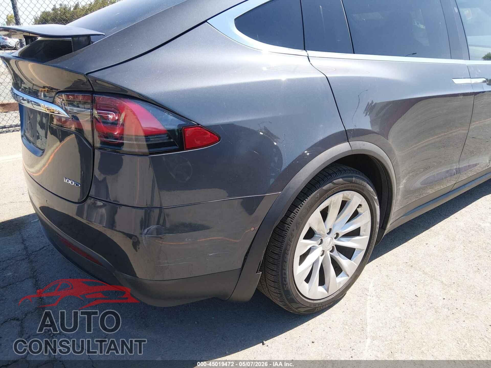 TESLA MODEL X 2018 - 5YJXCAE25JF105108