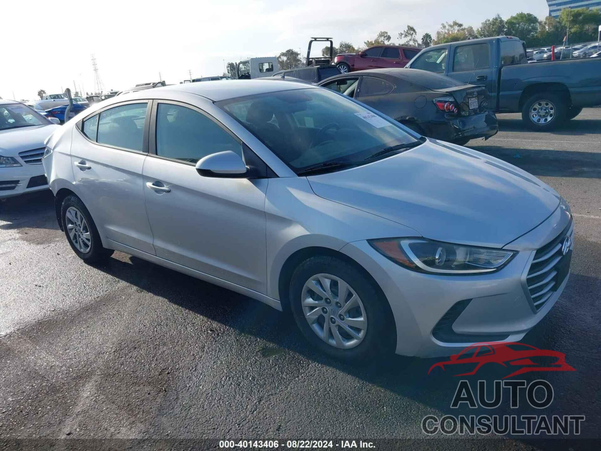 HYUNDAI ELANTRA 2018 - KMHD74LF1JU609396