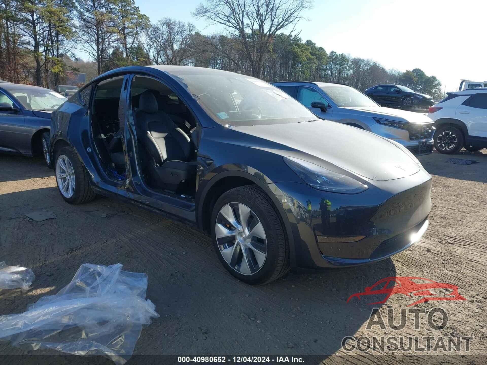 TESLA MODEL Y 2024 - 7SAYGDEDXRF028536