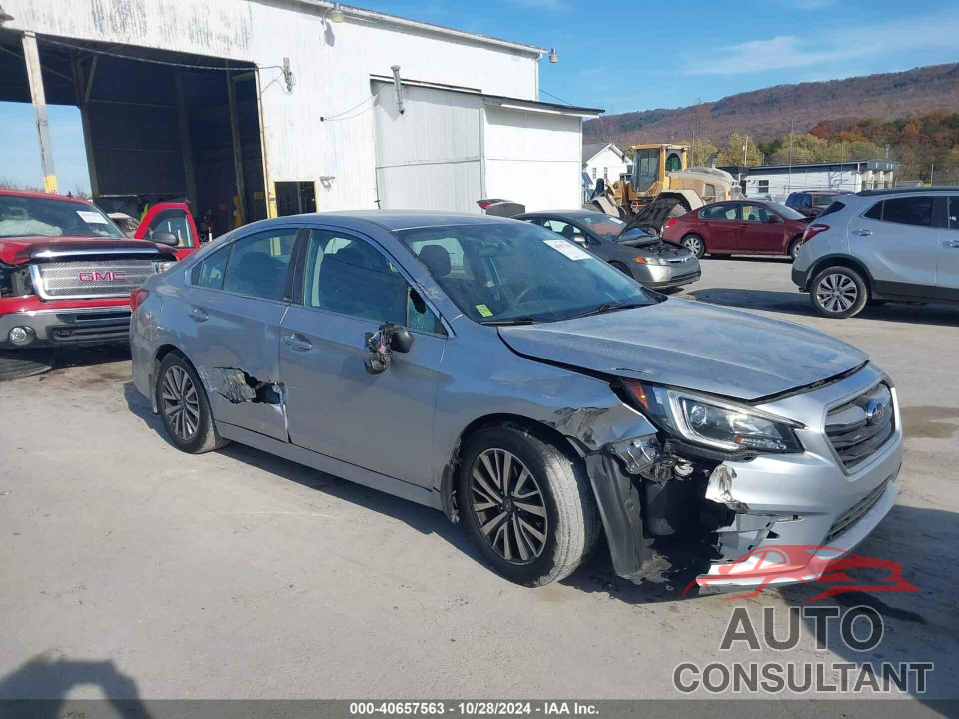 SUBARU LEGACY 2018 - 4S3BNAB64J3017160