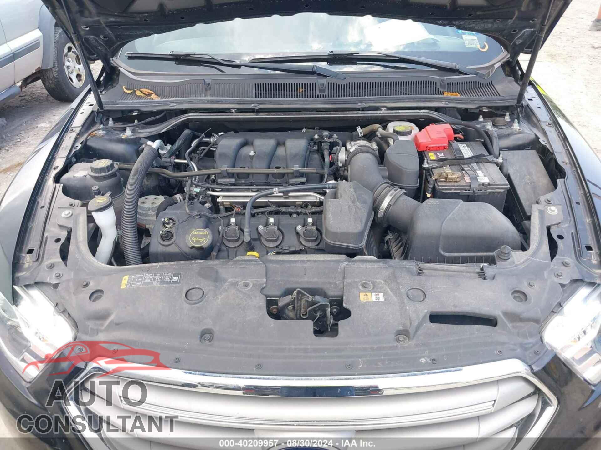 FORD TAURUS 2018 - 1FAHP2E82JG117828