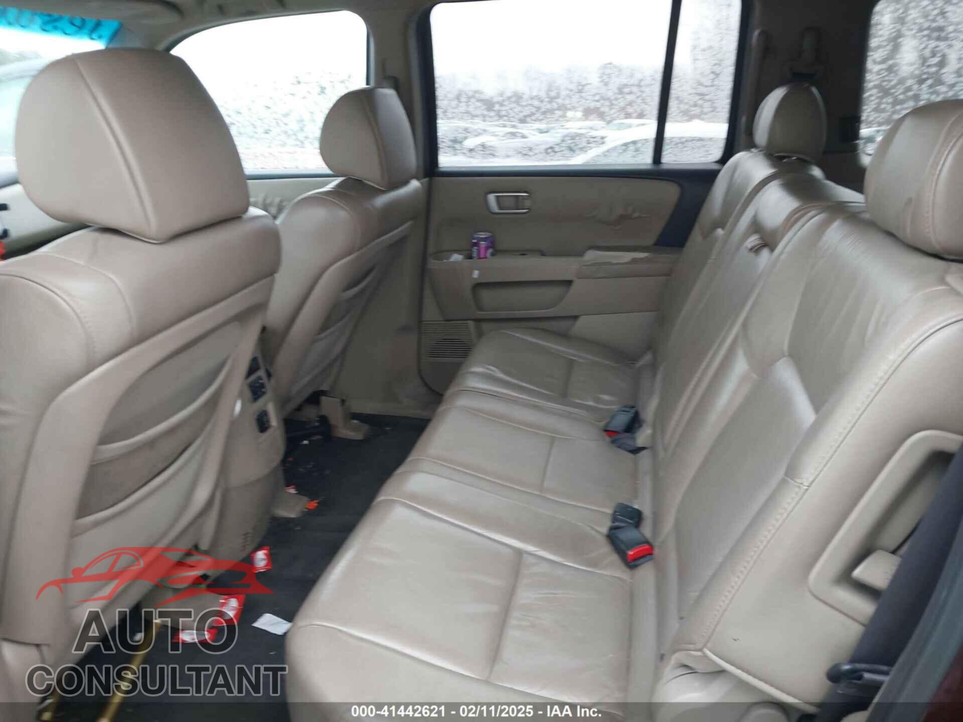 HONDA PILOT 2011 - 5FNYF4H56BB024171