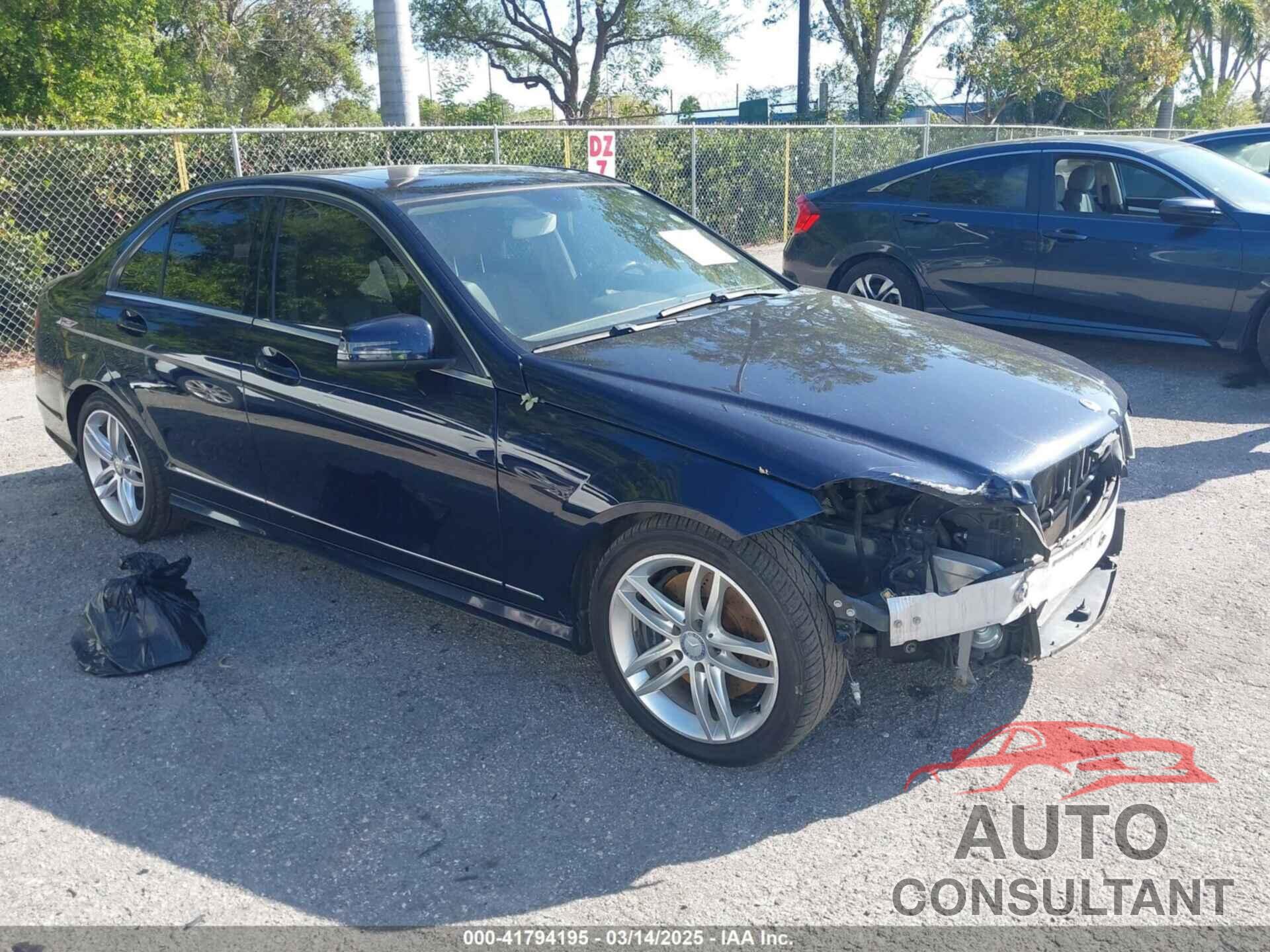 MERCEDES-BENZ C 300 2014 - WDDGF8AB8EA948598