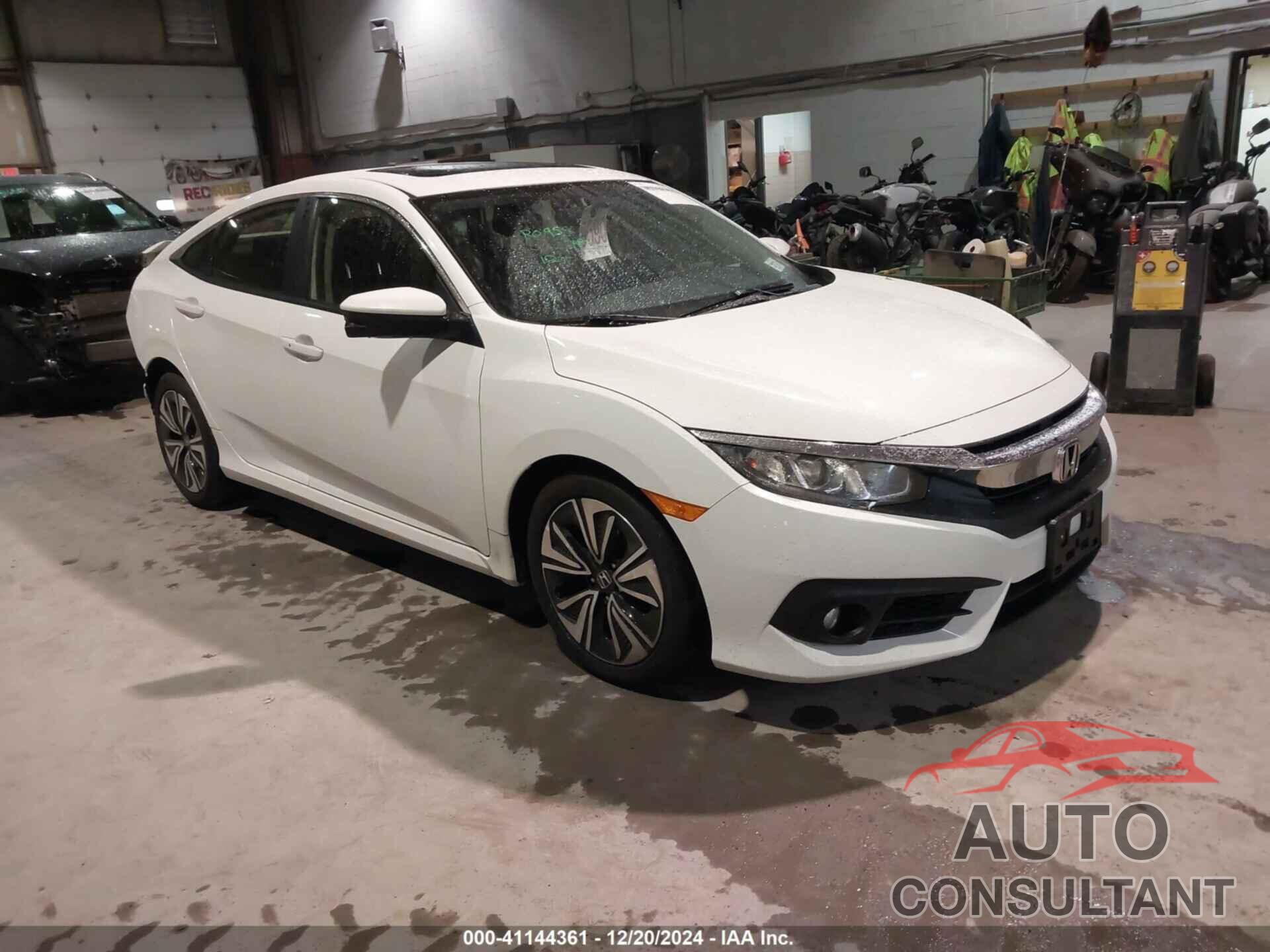 HONDA CIVIC 2018 - JHMFC1F38JX037300