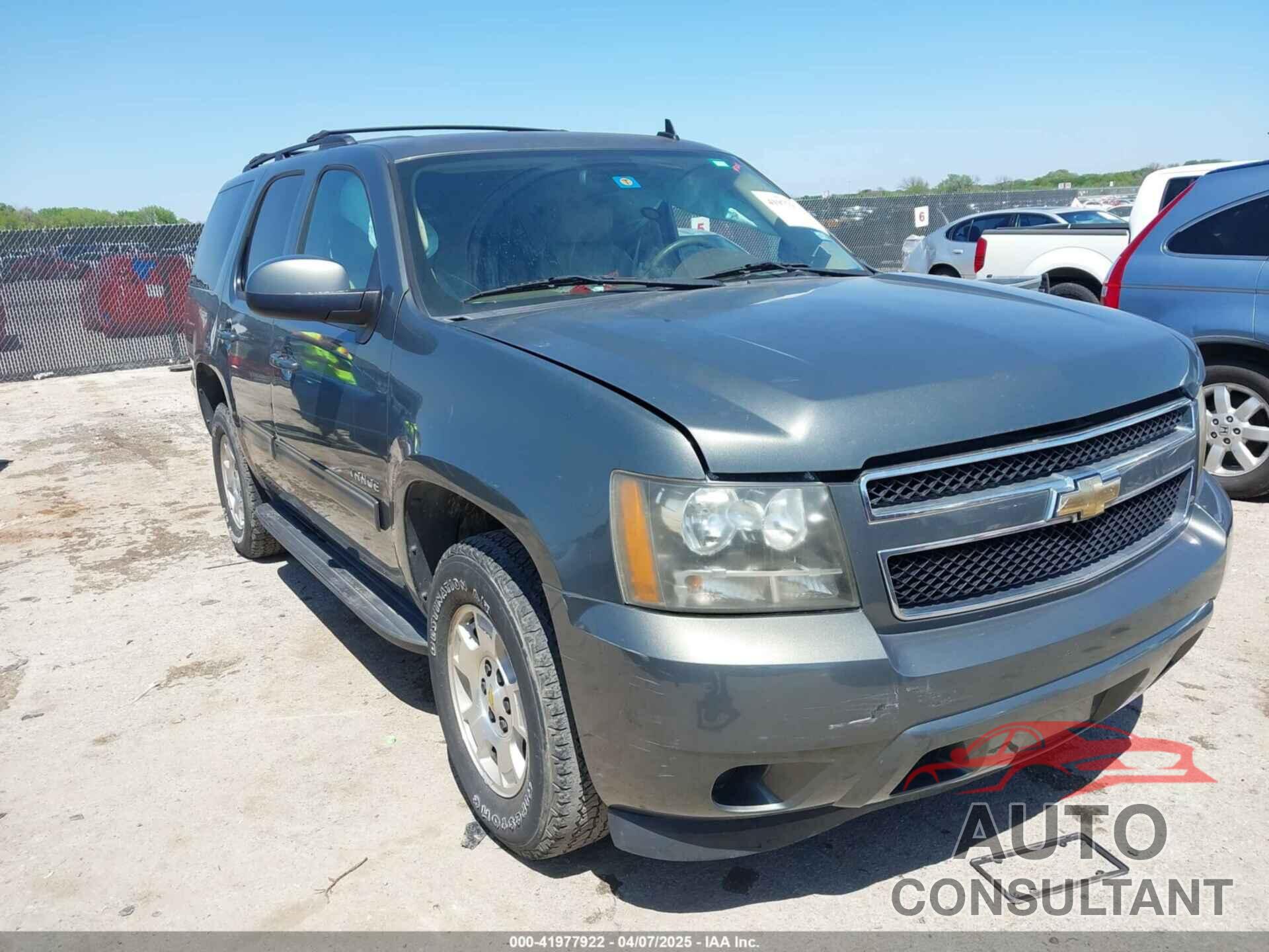 CHEVROLET TAHOE 2011 - 1GNSCAE02BR180862