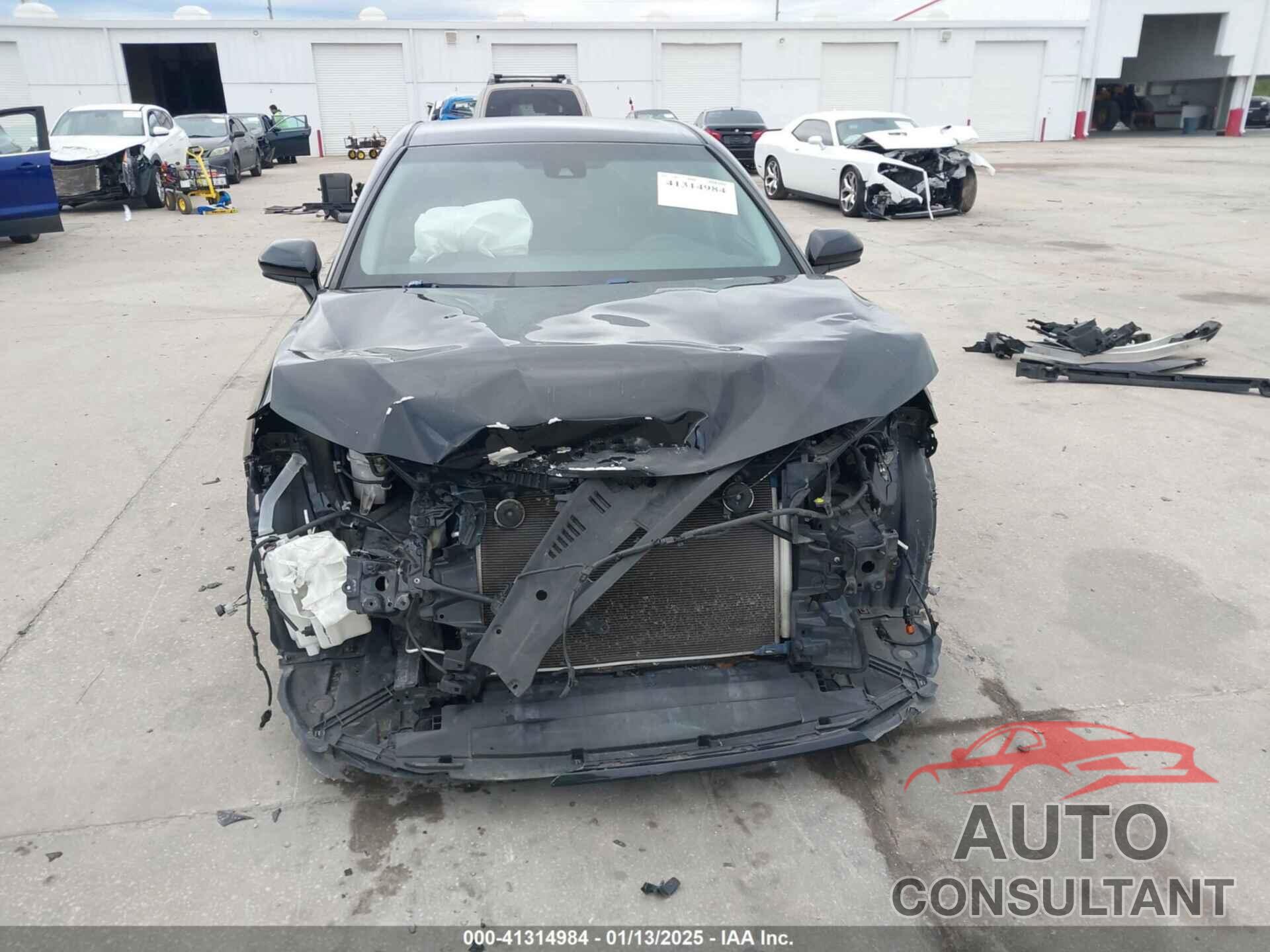 TOYOTA CAMRY 2018 - 4T1B11HK7JU064933