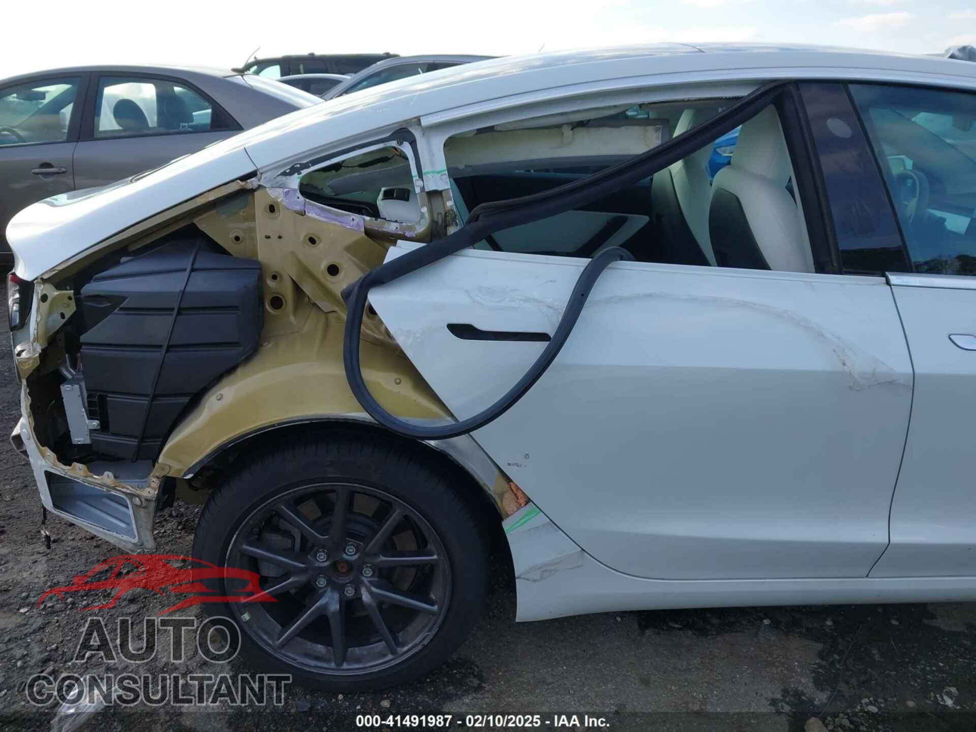 TESLA MODEL 3 2019 - 5YJ3E1EB2KF437159