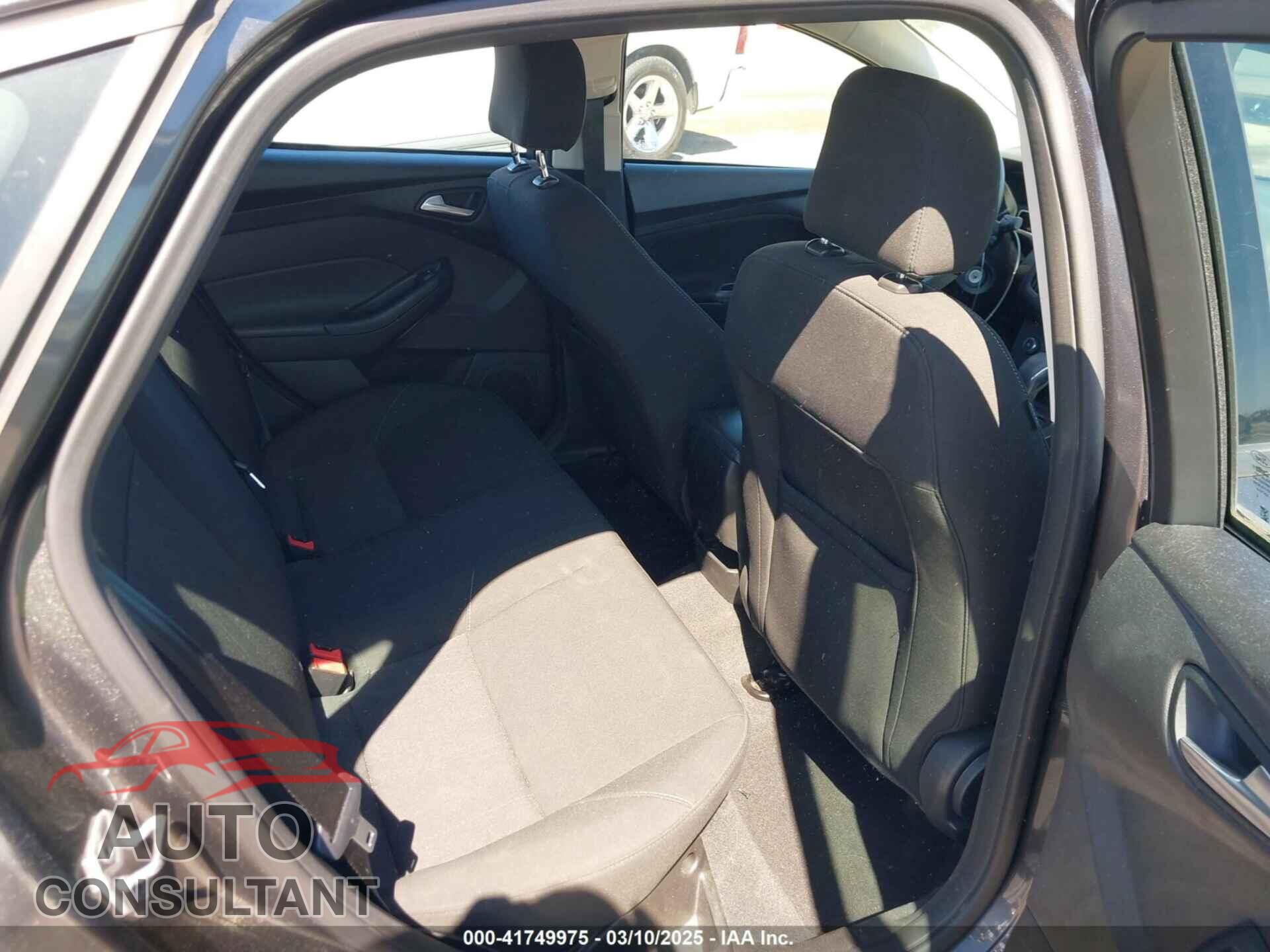 FORD FOCUS 2017 - 1FADP3F23HL202077