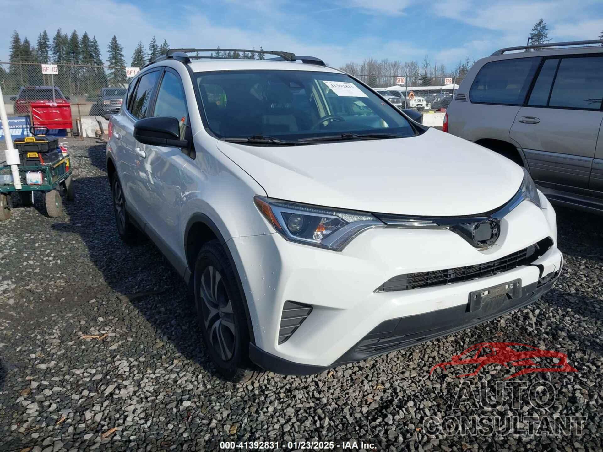 TOYOTA RAV4 2017 - JTMBFREV4HJ131227