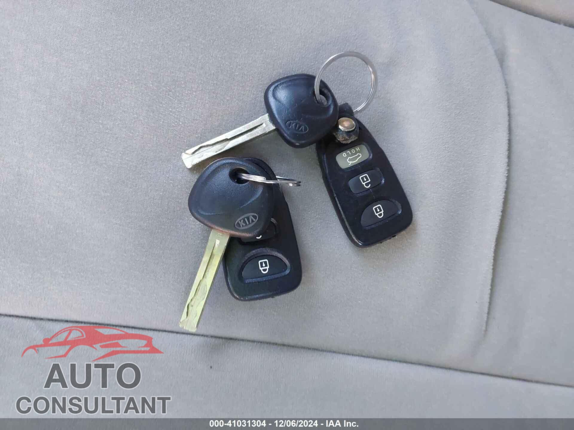 KIA OPTIMA 2011 - KNAGM4A76B5057795