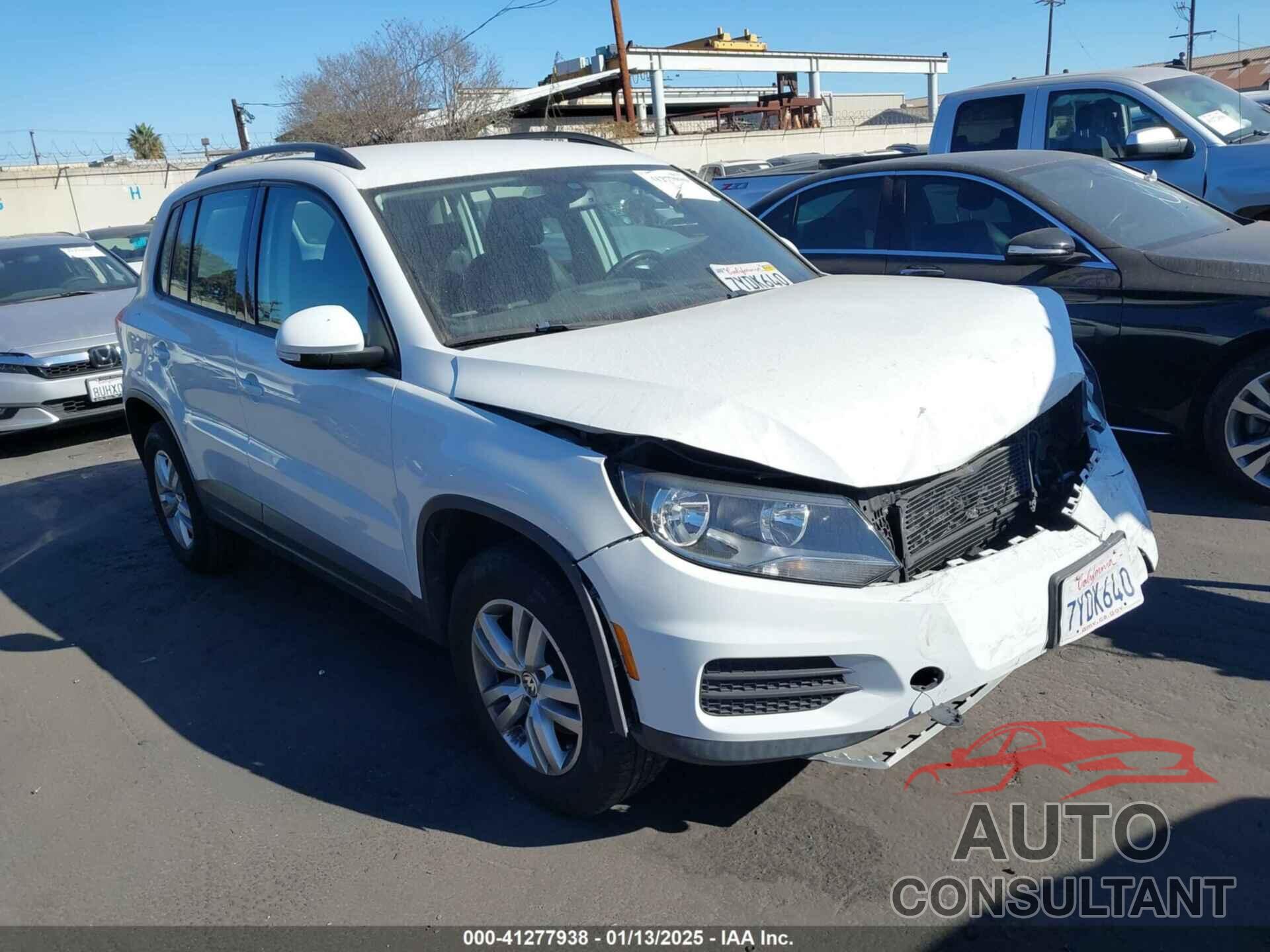 VOLKSWAGEN TIGUAN 2017 - WVGAV7AX6HK022851