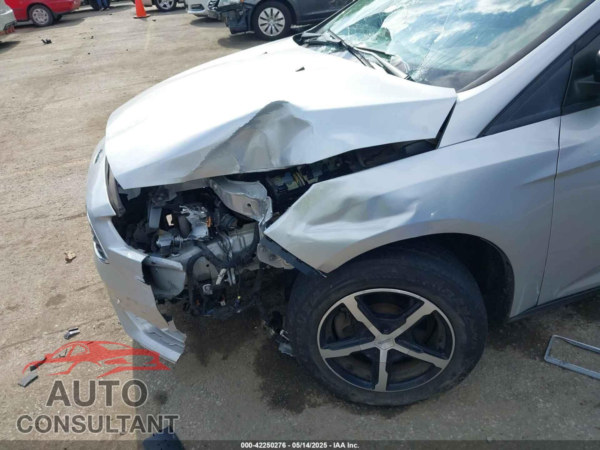 FORD FOCUS 2017 - 1FADP3E28HL328775