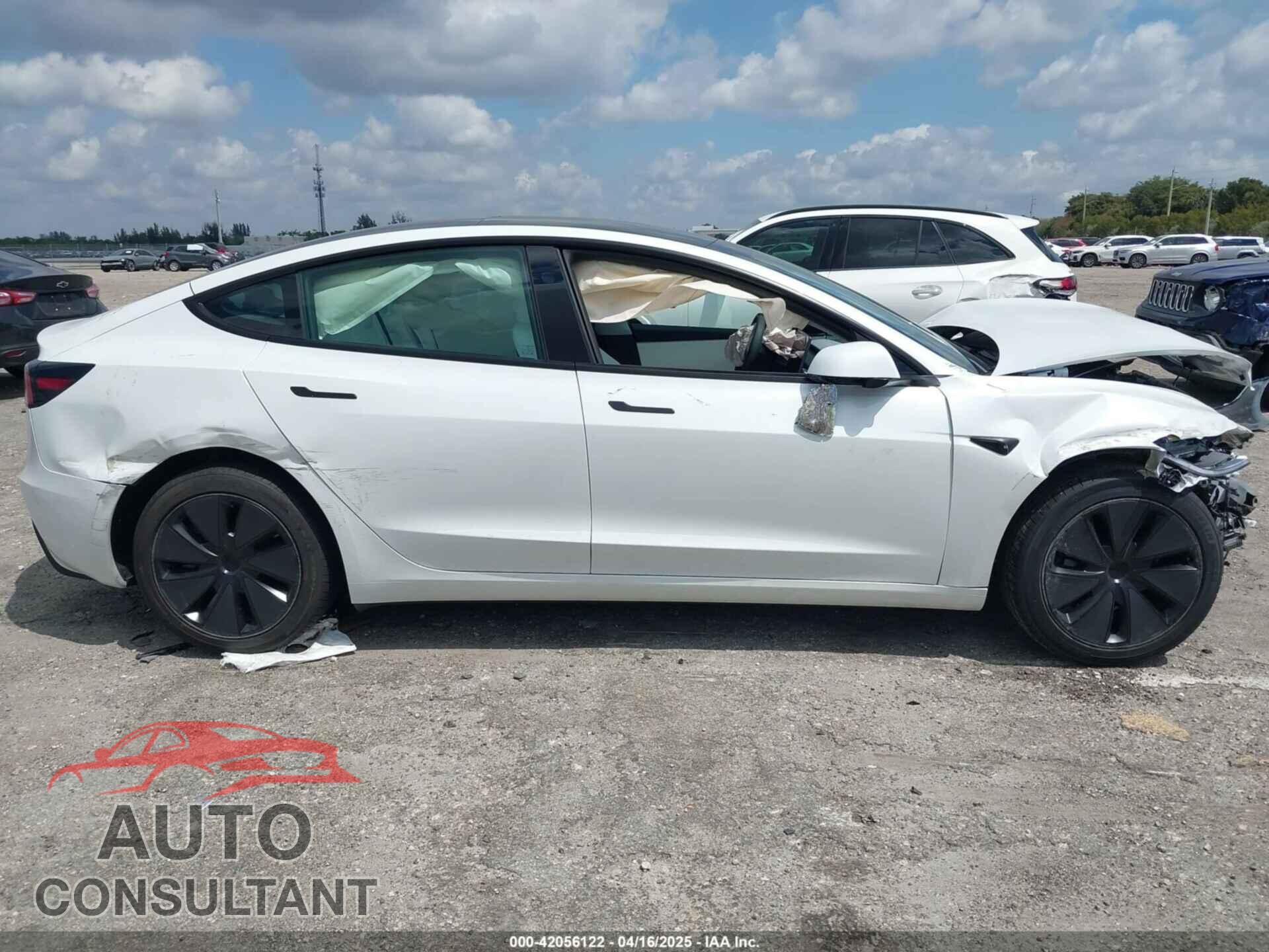 TESLA MODEL 3 2025 - 5YJ3E1EA7SF903675