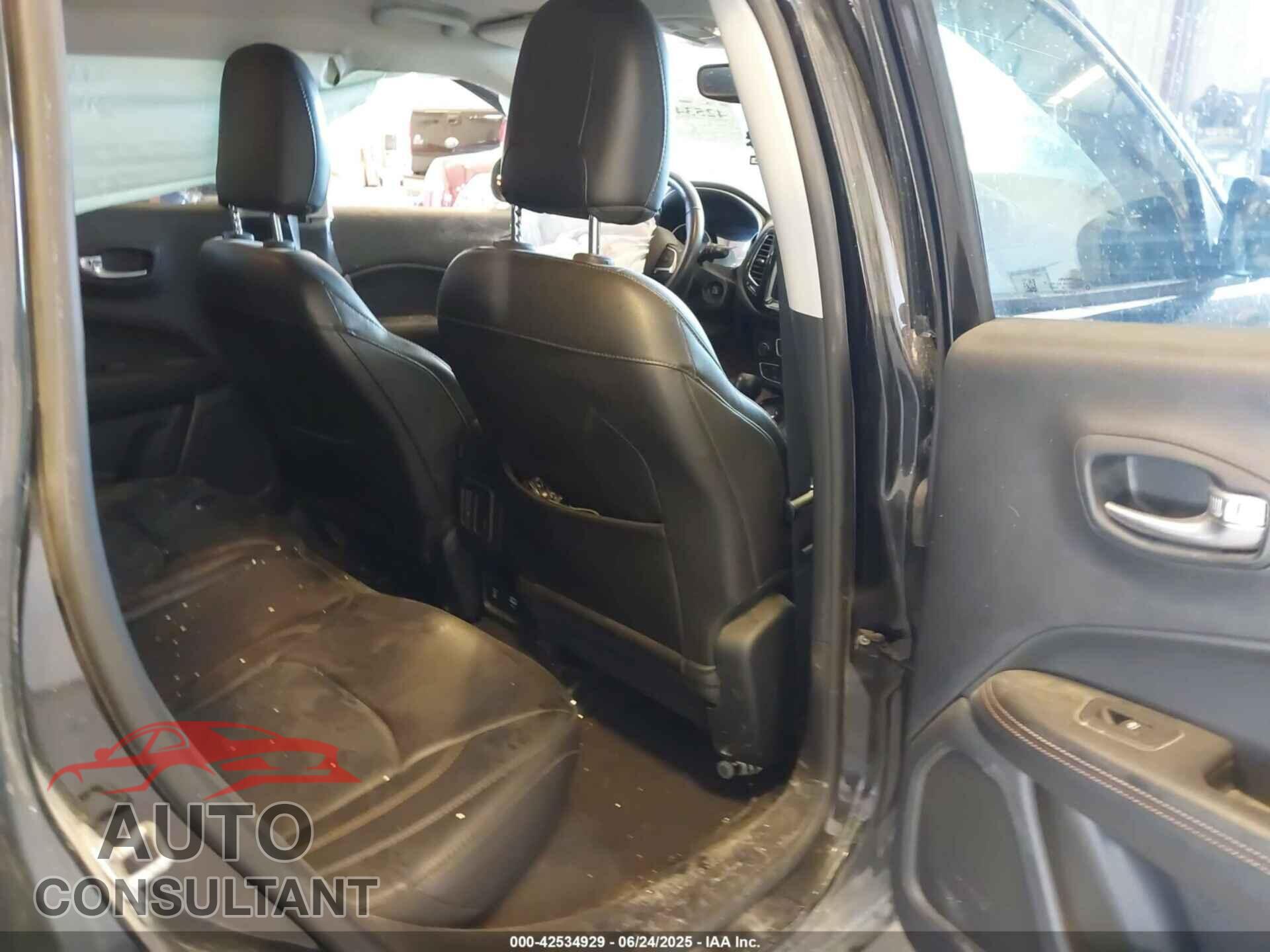 JEEP COMPASS 2018 - 3C4NJDCBXJT349081