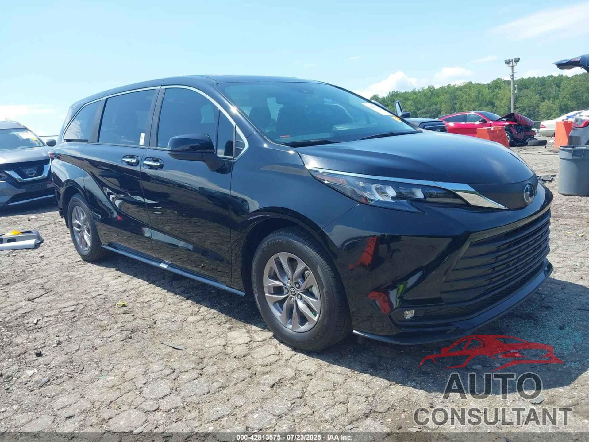 TOYOTA SIENNA 2025 - 5TDYSKFC2SS186358