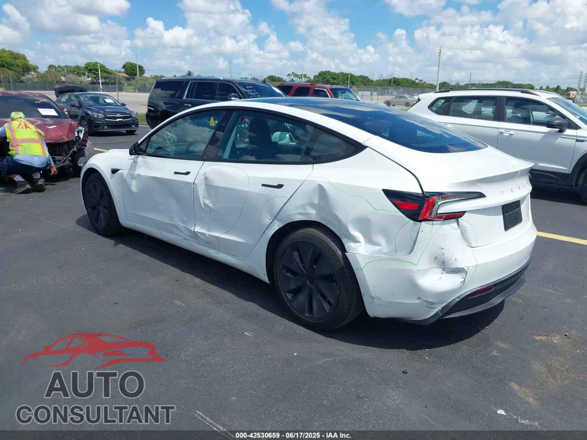 TESLA MODEL 3 2025 - 5YJ3E1EA7SF897151