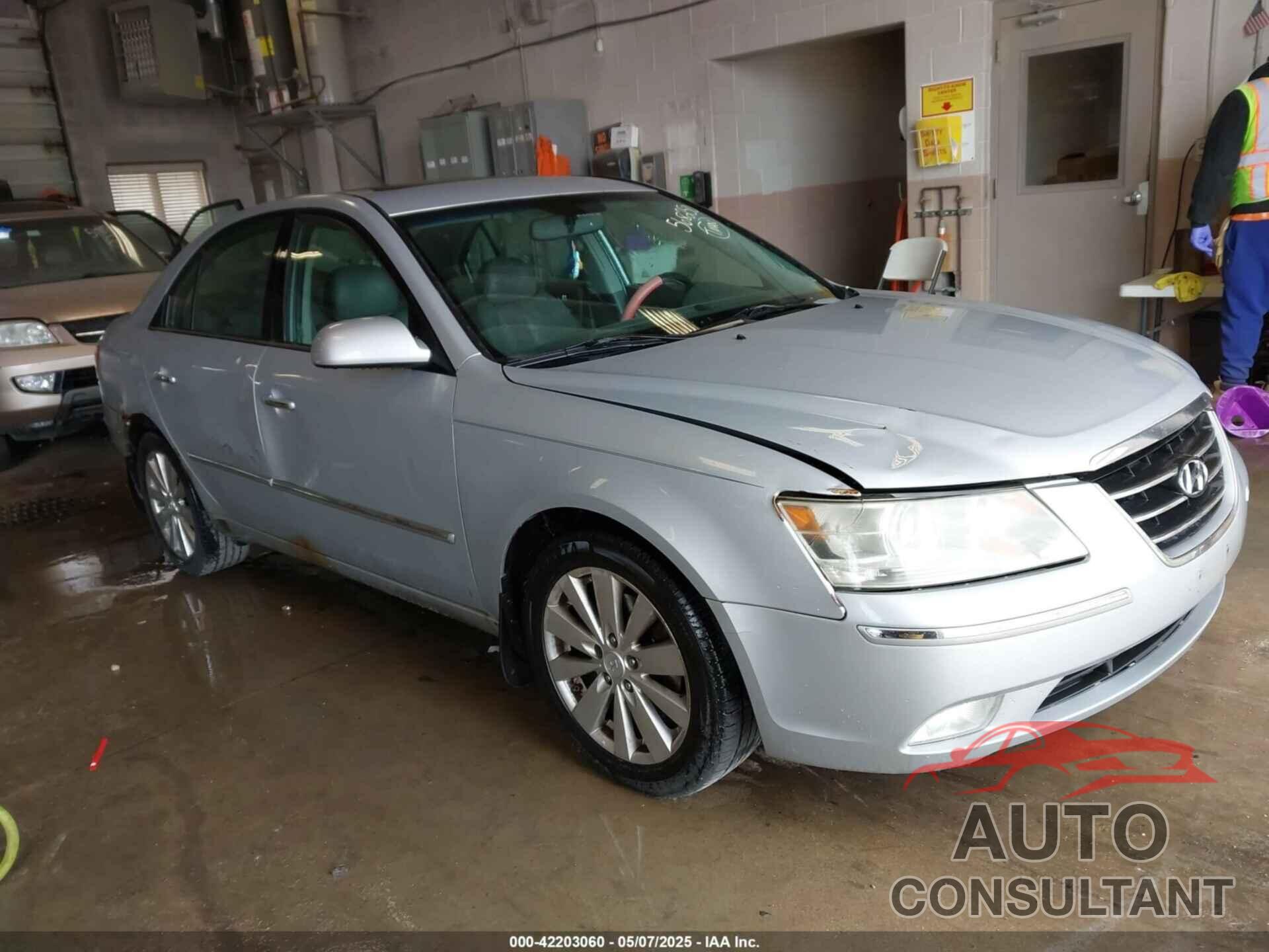 HYUNDAI SONATA 2009 - 5NPEU46F49H568250