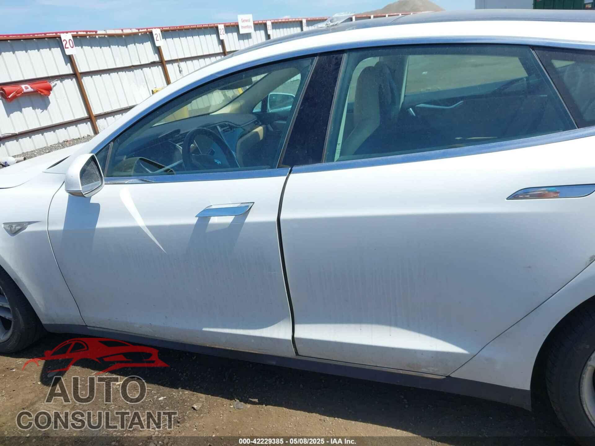 TESLA MODEL S 2013 - 5YJSA1CG8DFP09707