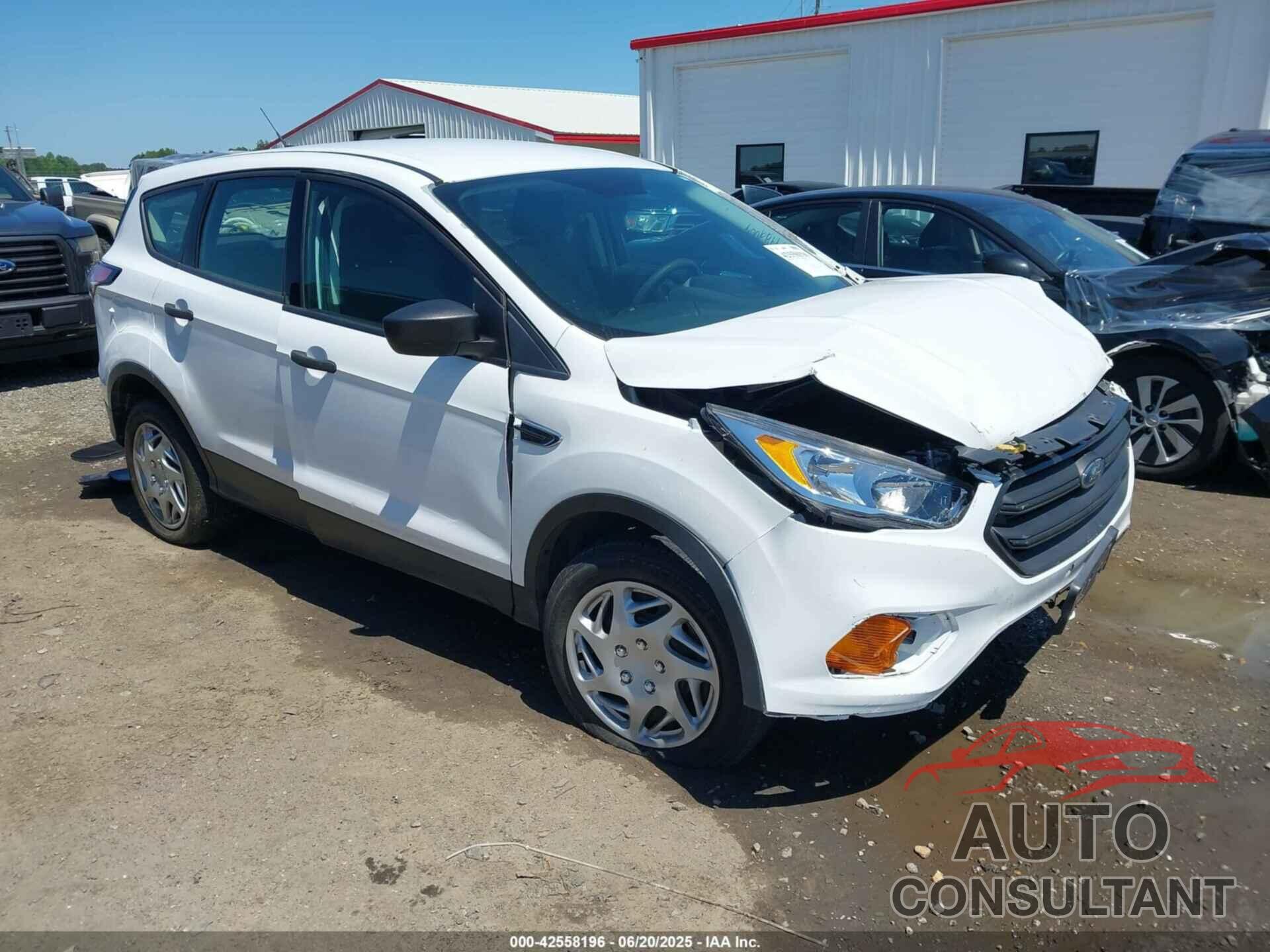 FORD ESCAPE 2017 - 1FMCU0F75HUD67692