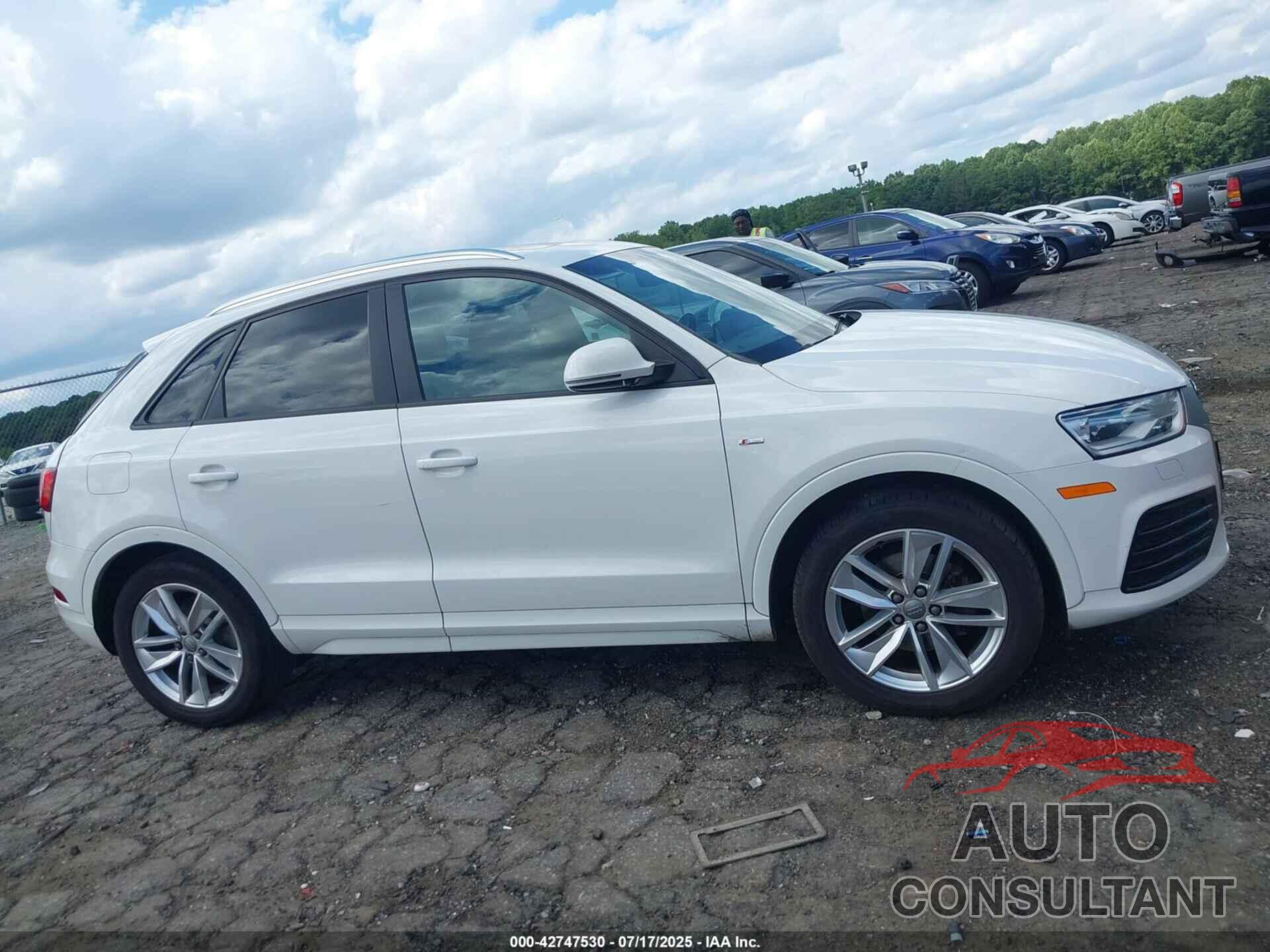 AUDI Q3 2018 - WA1BCCFS1JR012255