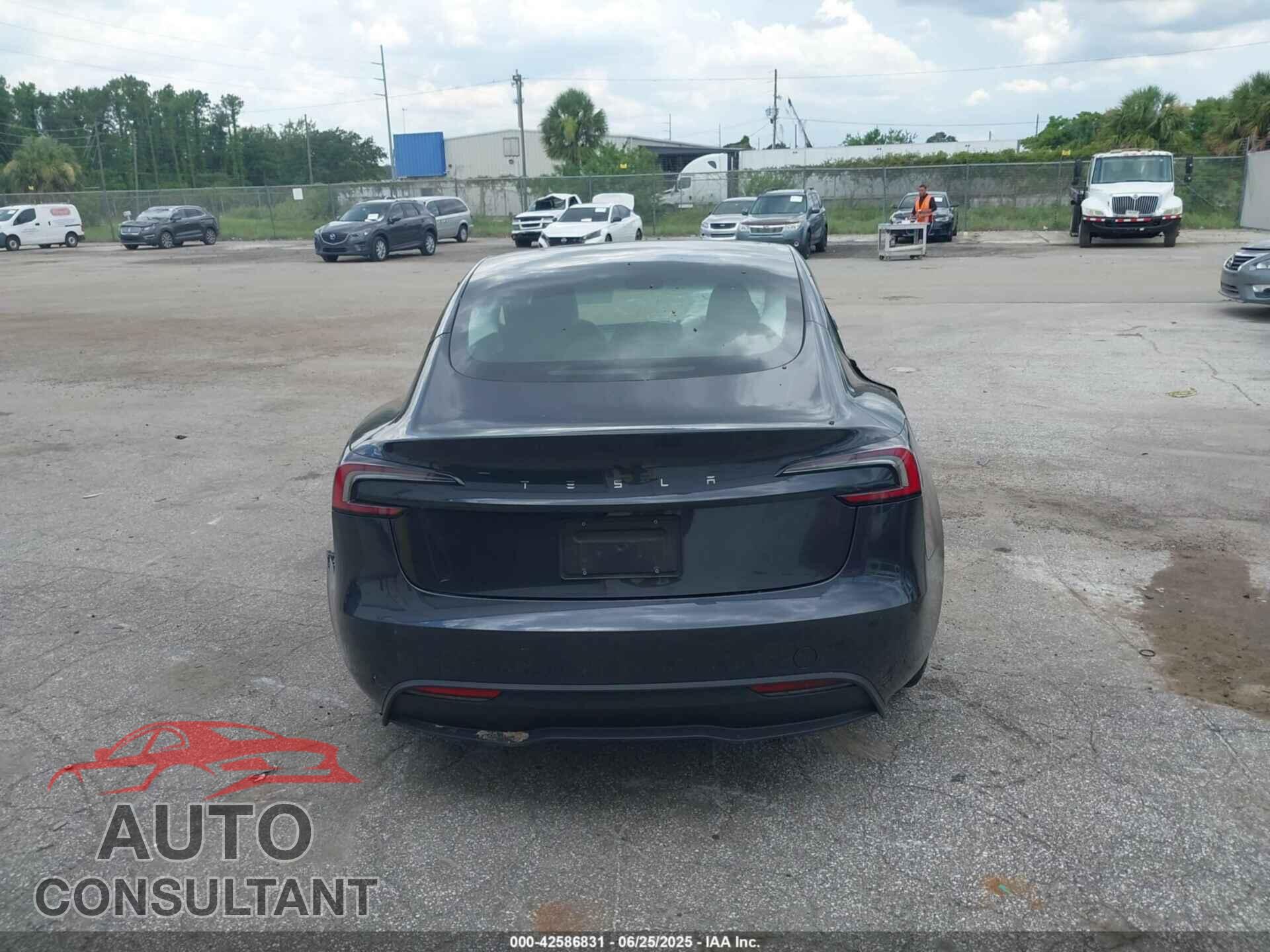 TESLA MODEL 3 2024 - 5YJ3E1EA4RF722849