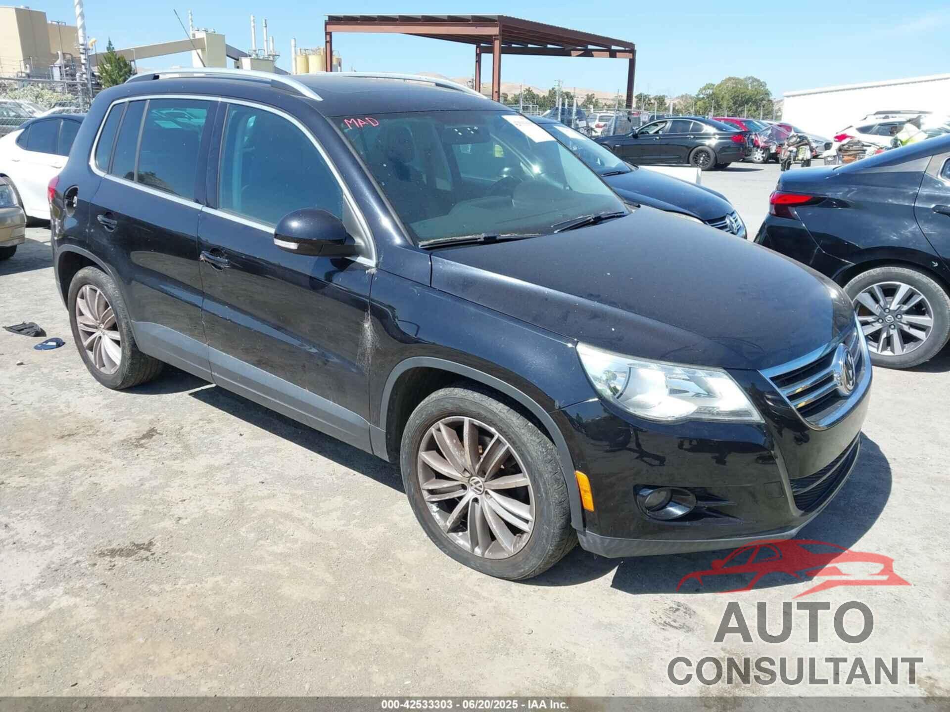 VOLKSWAGEN TIGUAN 2011 - WVGBV7AX2BW501353