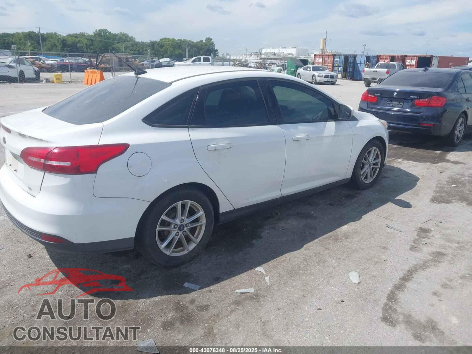 FORD FOCUS 2015 - 1FADP3F21FL207579