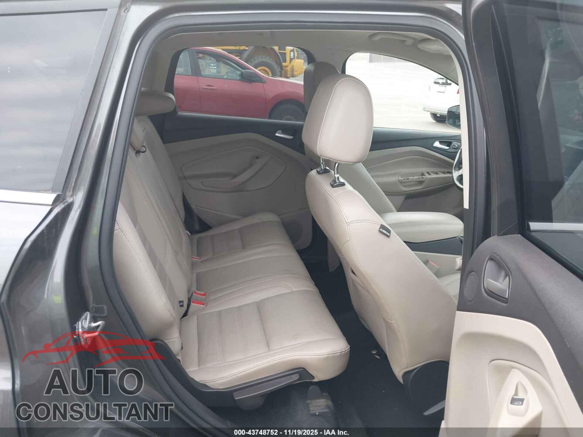 FORD ESCAPE 2017 - 1FMCU0J9XHUC80850